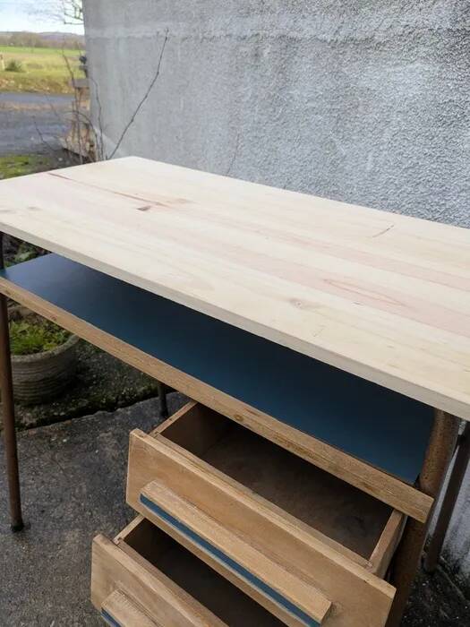 Child's desk