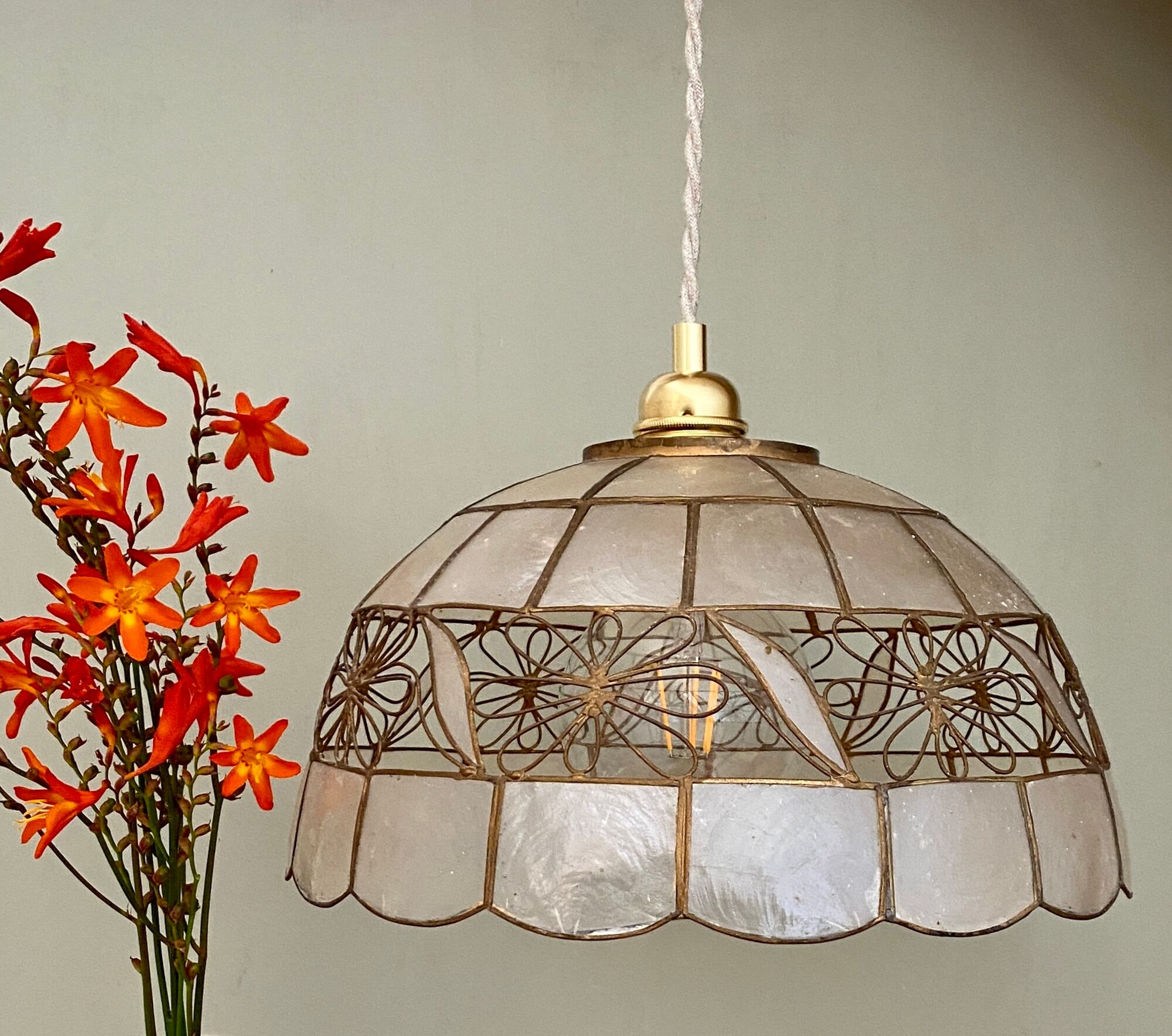 Vintage lampshade suspension in mother-of-pearl and brass