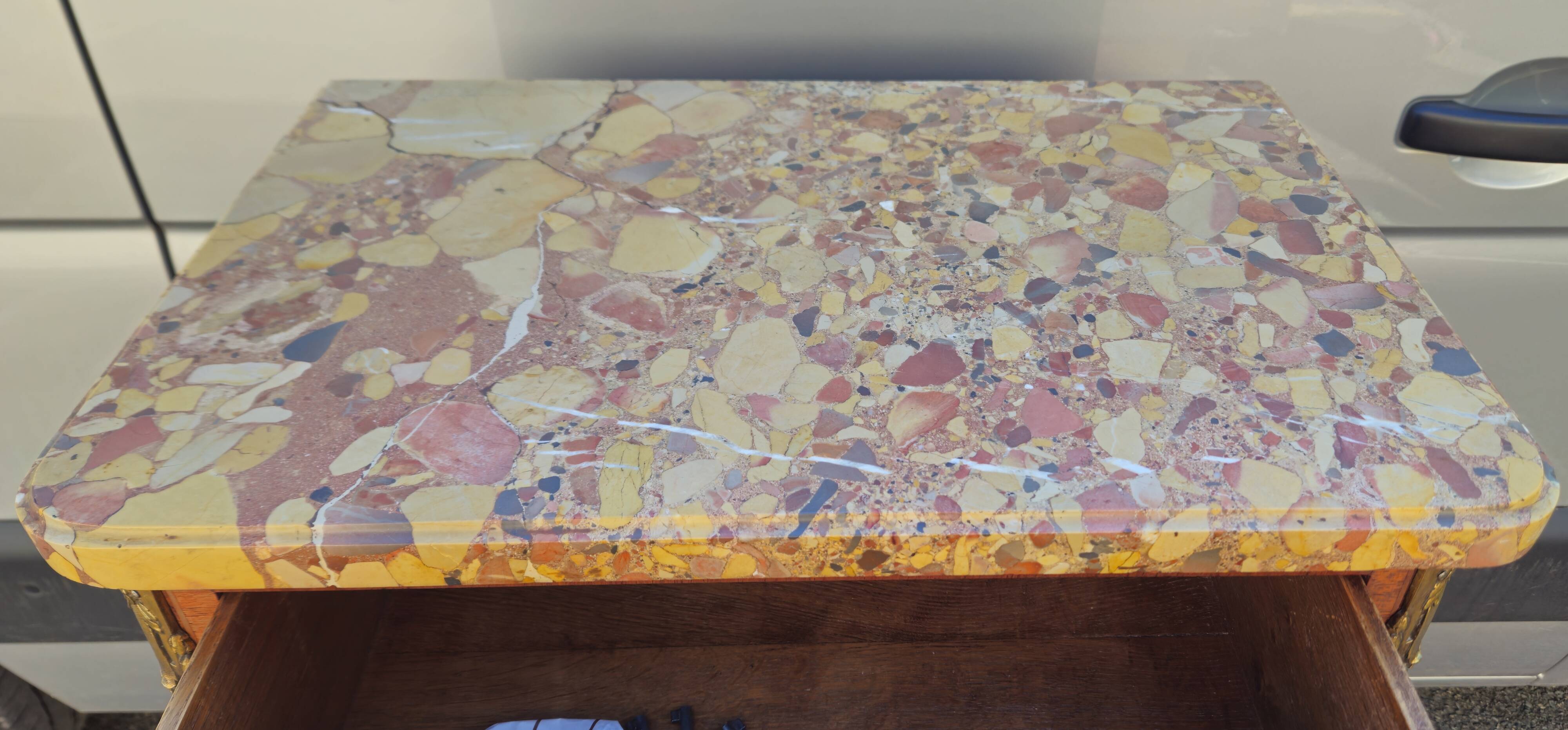 Louis XV style chest of drawers in noble wood marquetry – Marble top –