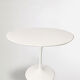 White KNOLL SAARINEN table