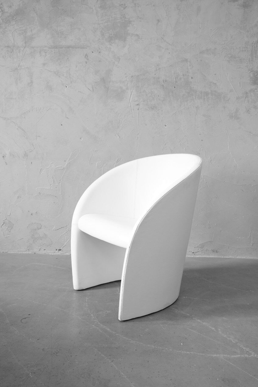 Intervista Leather Armchair by Massimo and Lella Vignelli for Poltrona Frau, 1989.