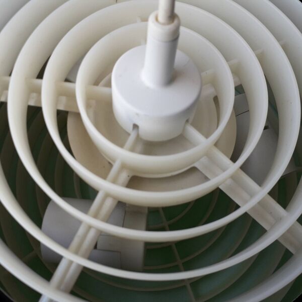 Suspension noire en métal