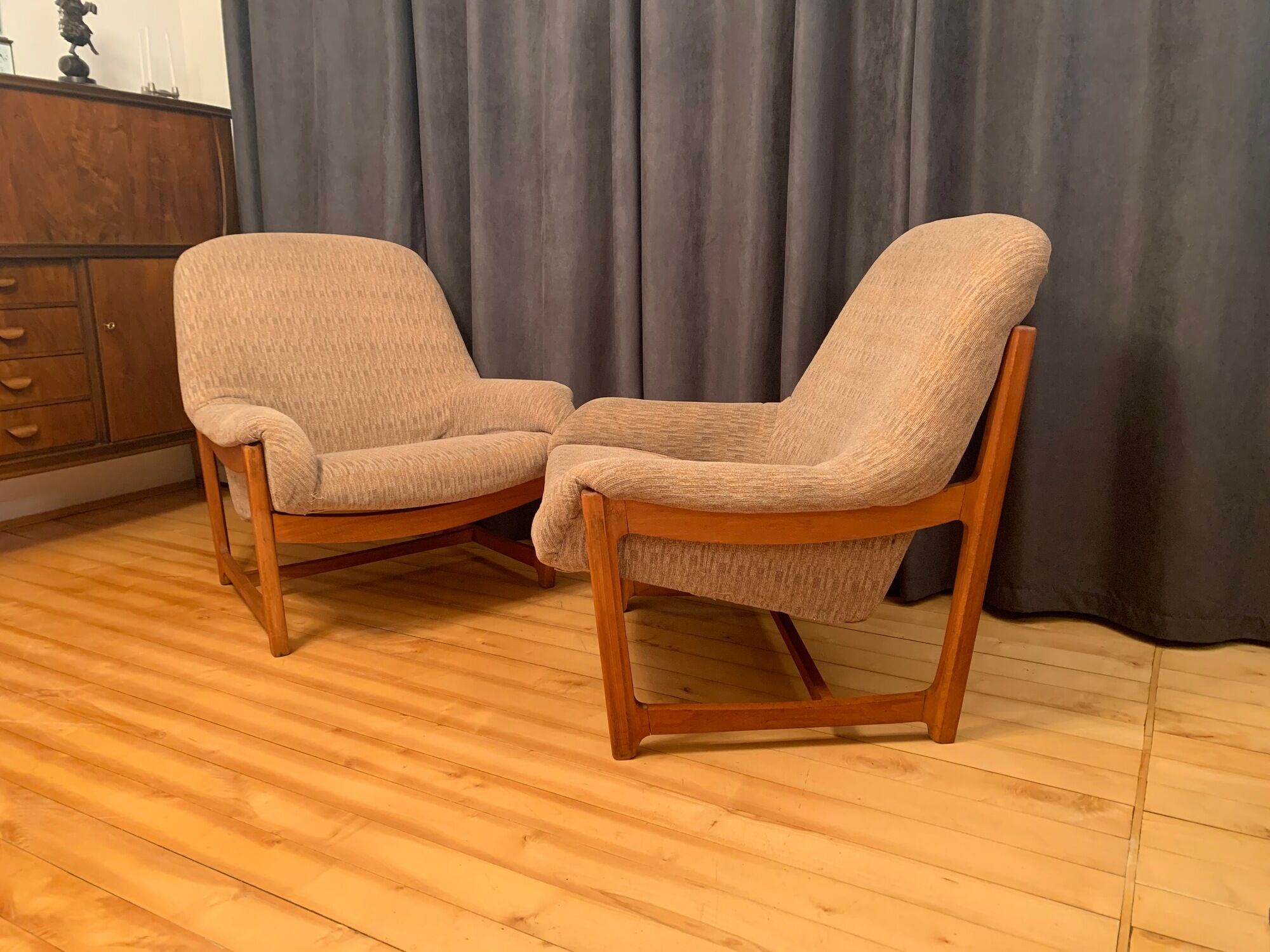 Une paire de fauteuils Tchécoslovaquie années 1970