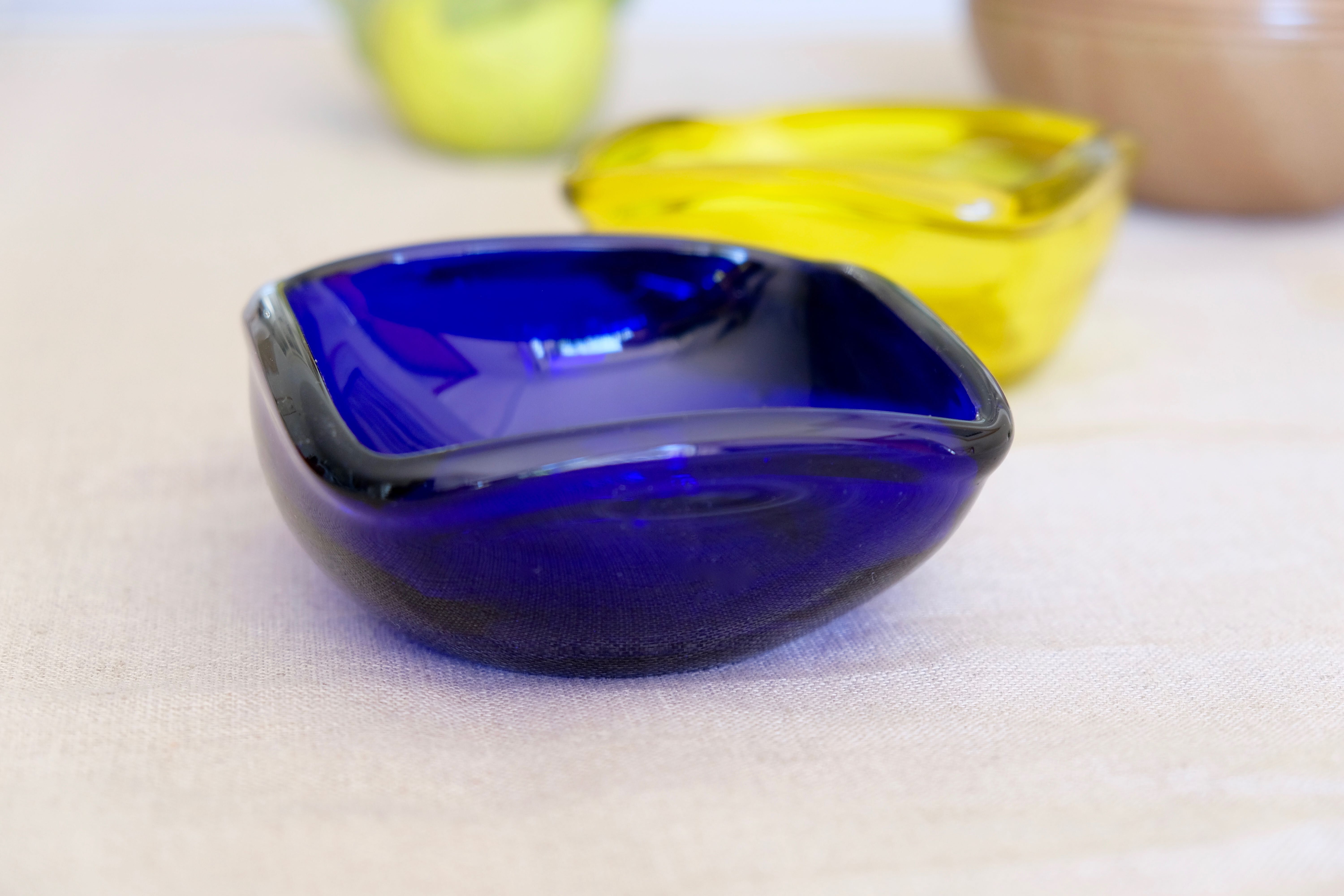 7 cups in colored glass Italy 50s