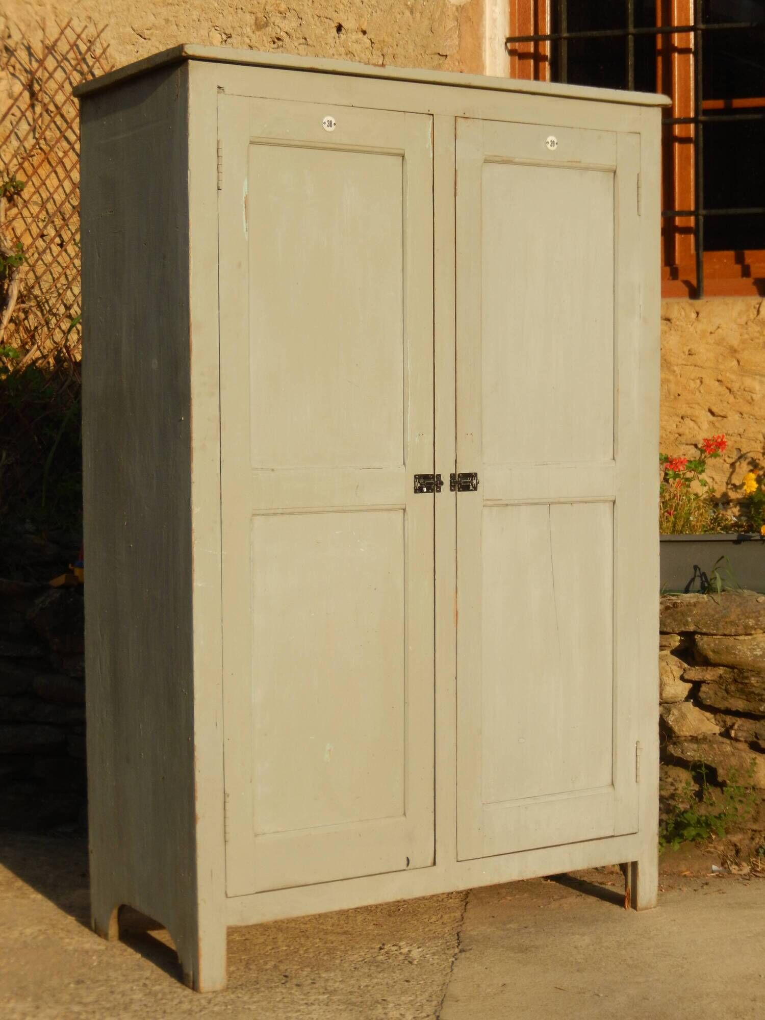 Old workshop wardrobe - Parisian locker cabinet, worn patina