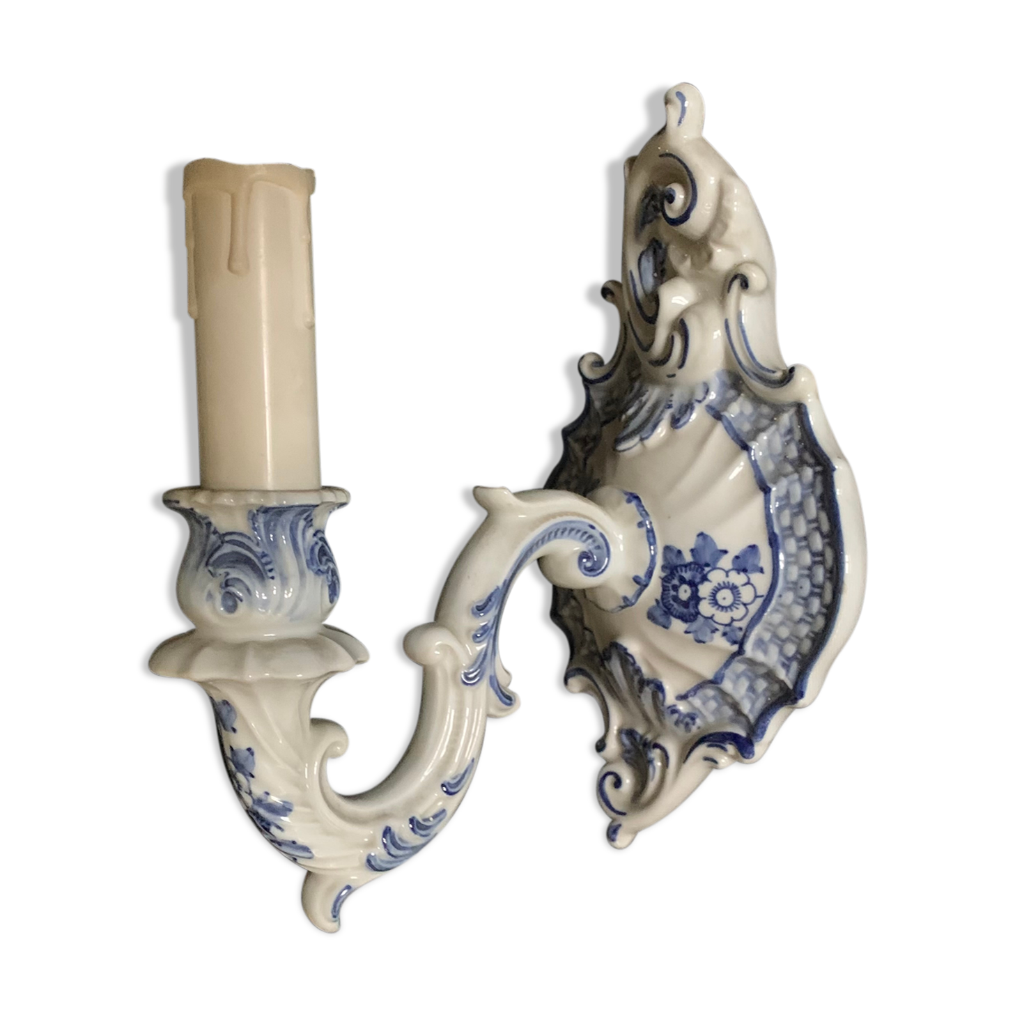 Porcelain wall lamp