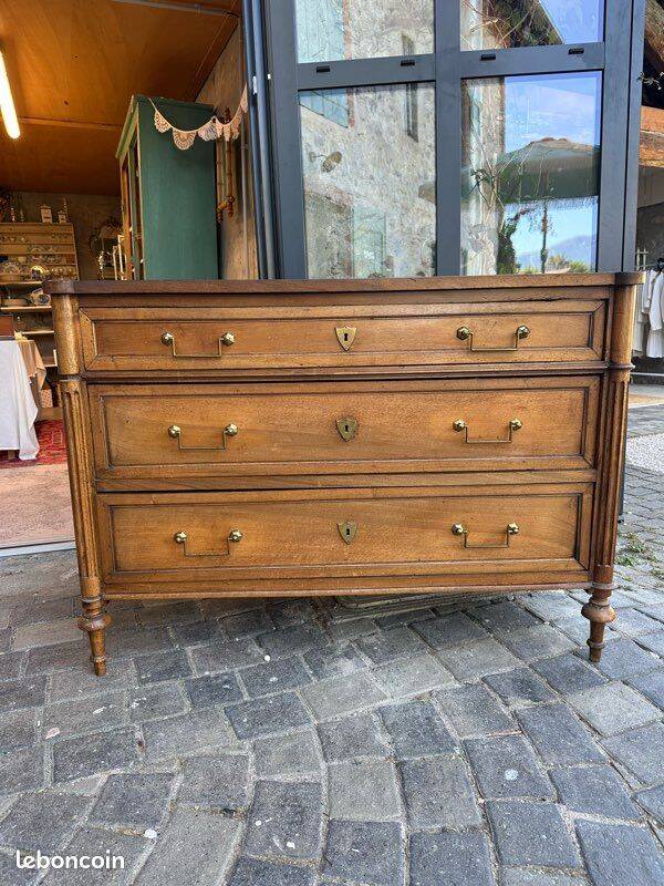 Antique chest of drawers with 3 drawers in Louis XVI style