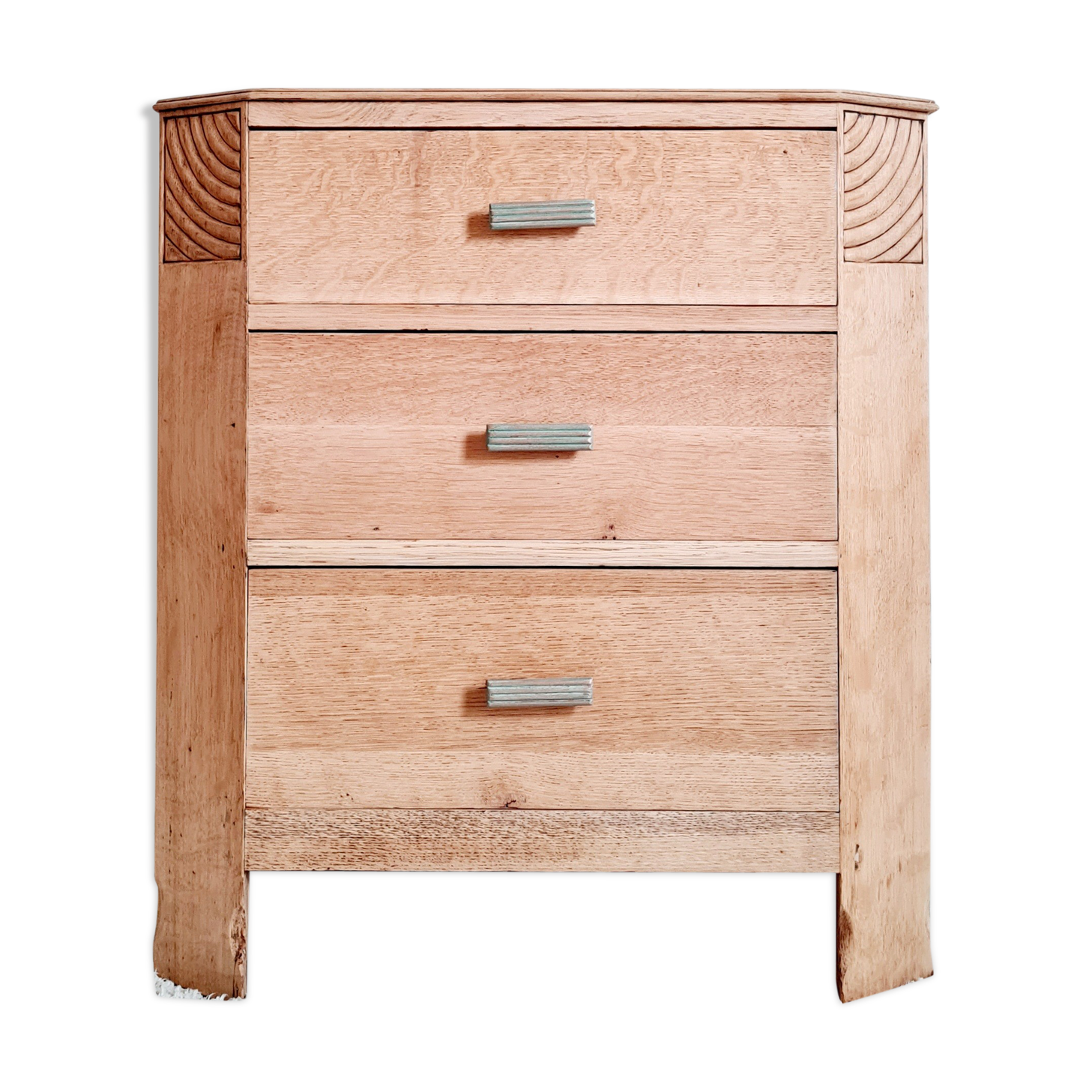 Raw and renovated art deco commodity