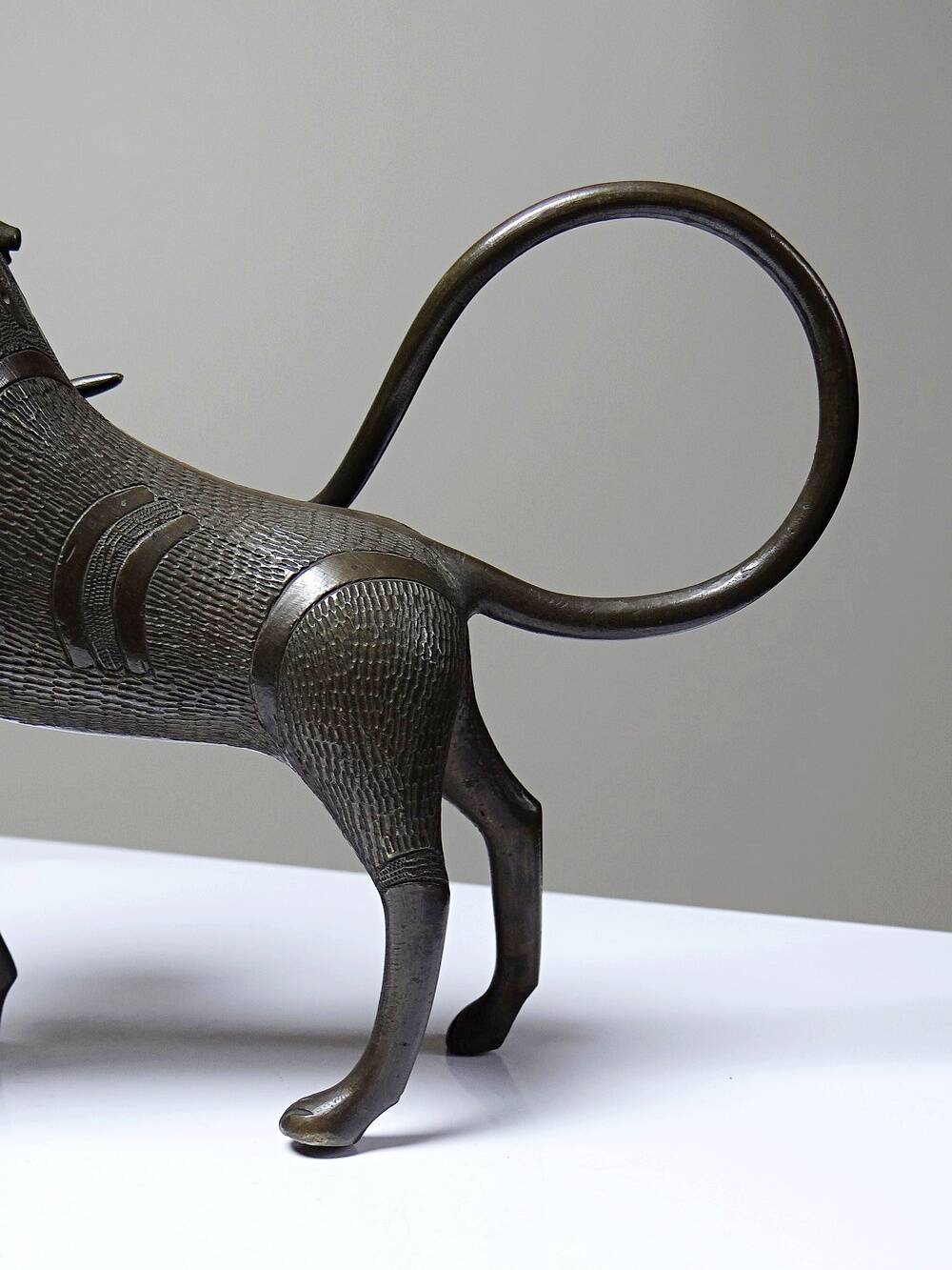 Subject, lion, hyena, beast in Bronze from Benin Dahomey Cotonou vintage/old