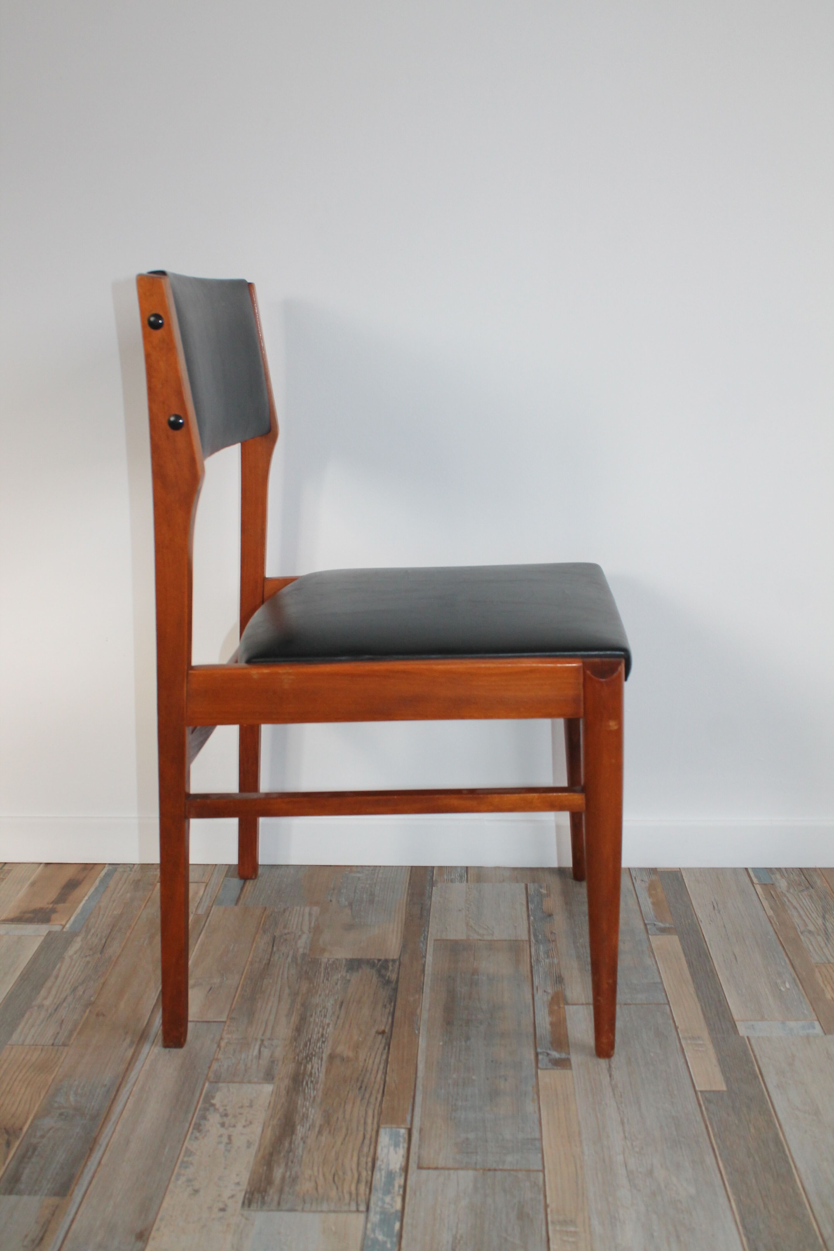 Lot of 4 Scandinavian chairs