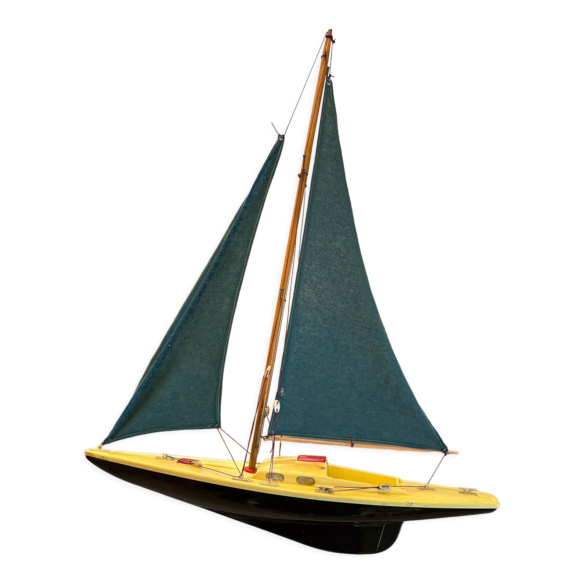 Basin sailboat gs giraus sauveur. model f27. vp 60 series black and yellow plastic shell.