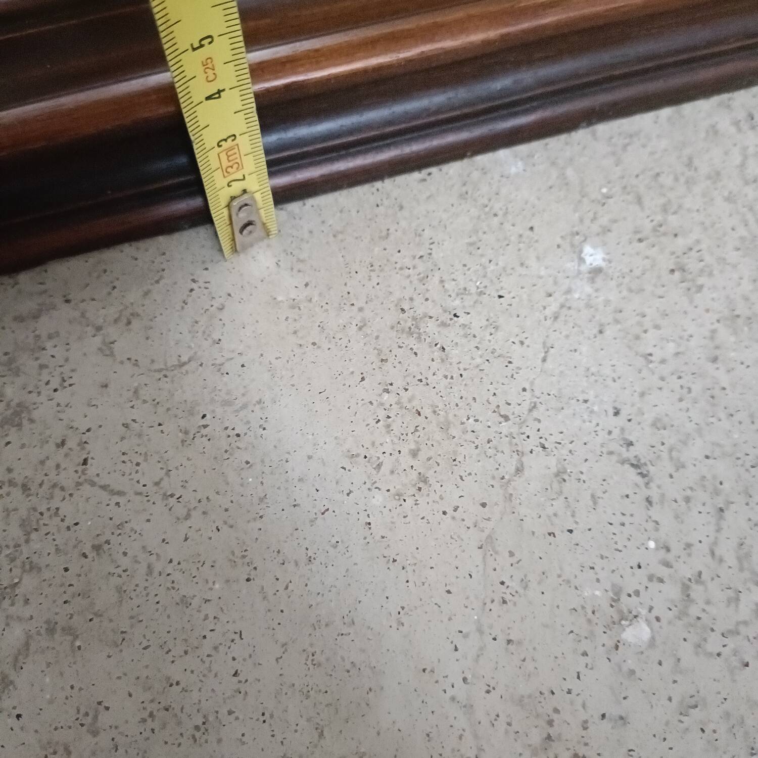 Bevelled octagonal mirror