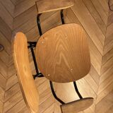 Chaises anciennes avec accoudoirs, bois et métal