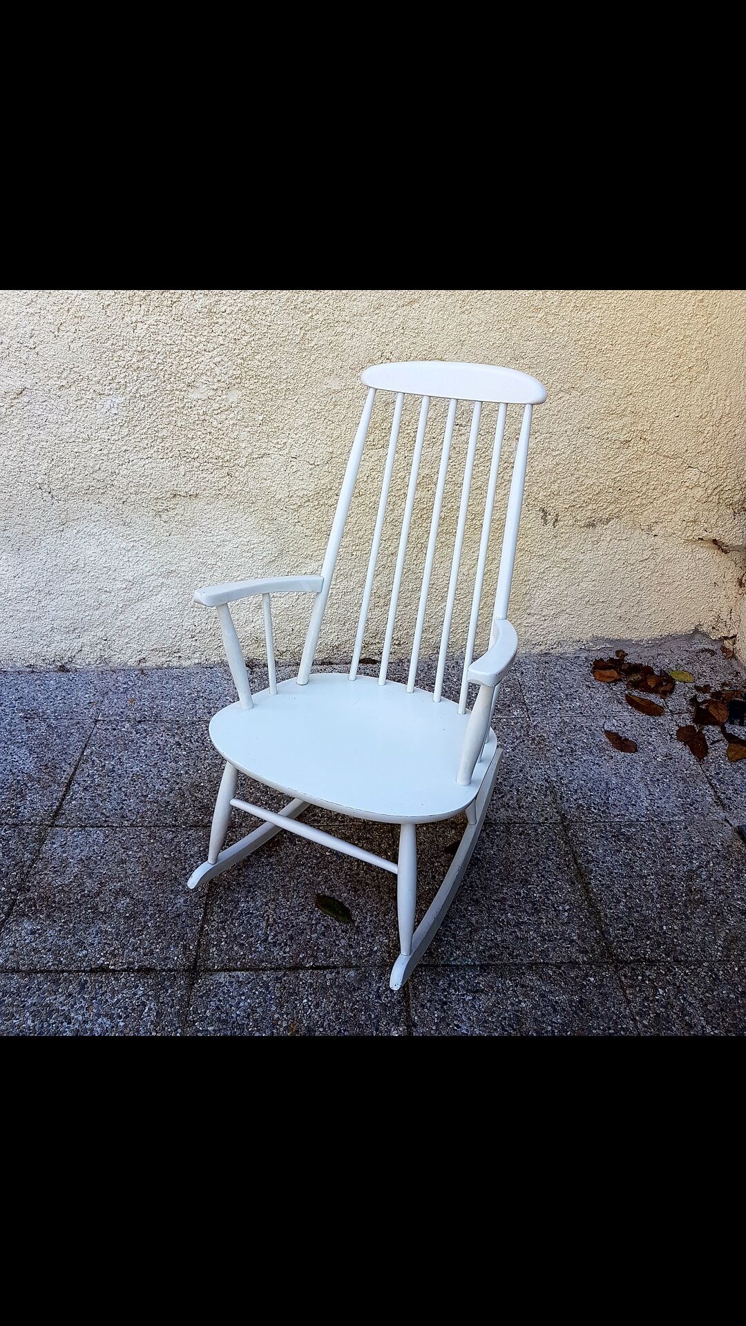 White vintage rocking-chair
