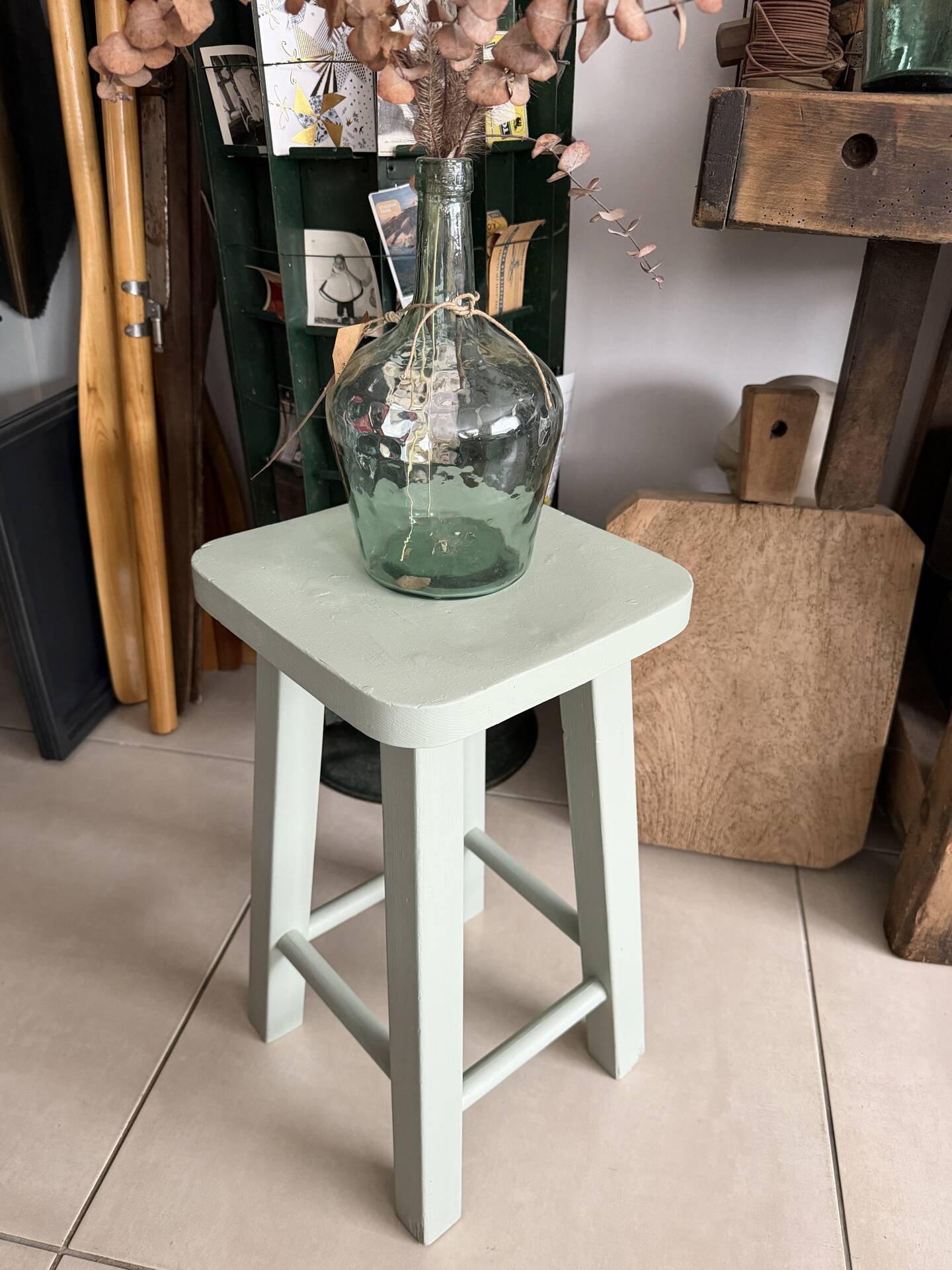 Tabouret bois massif vert amande 