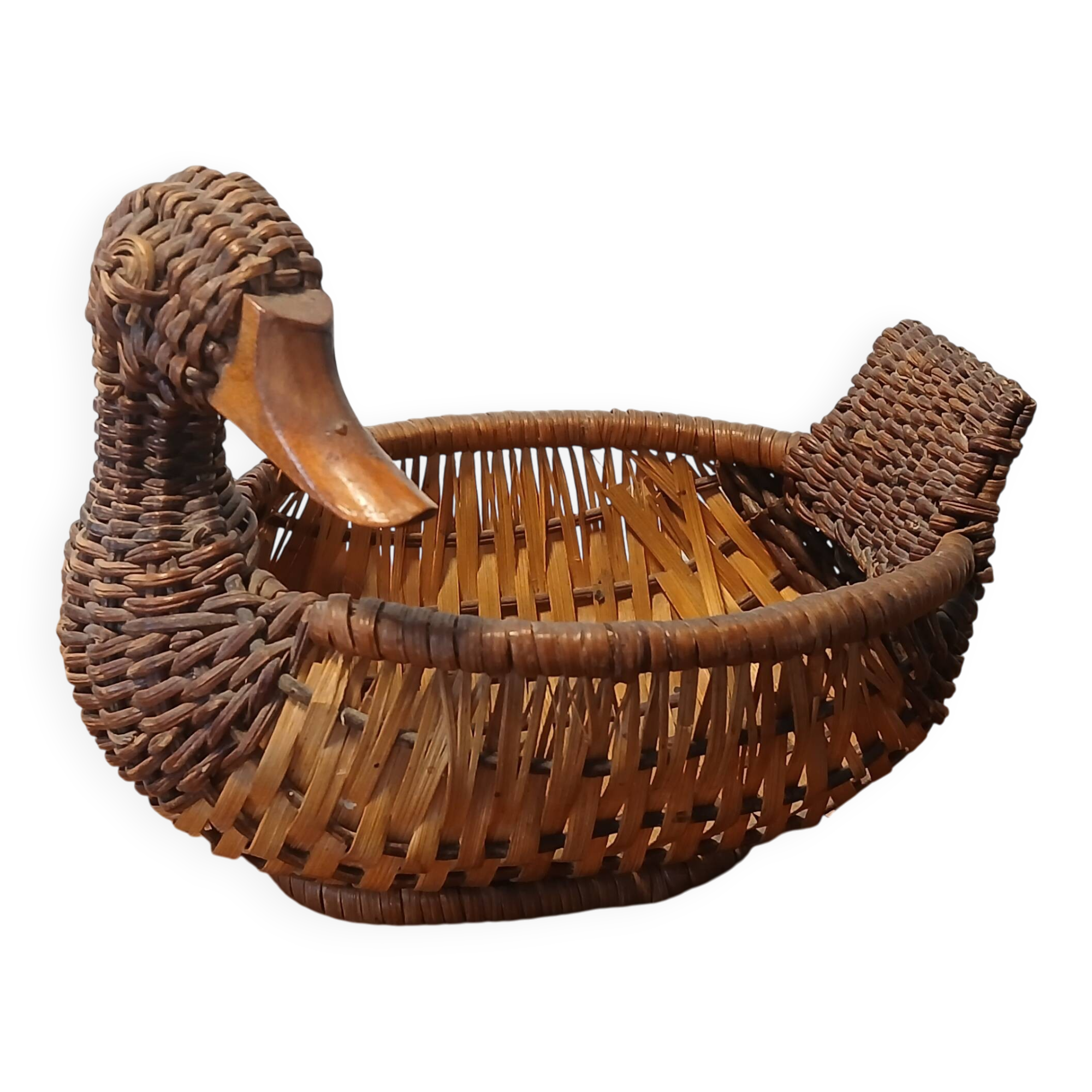 Wicker duck basket