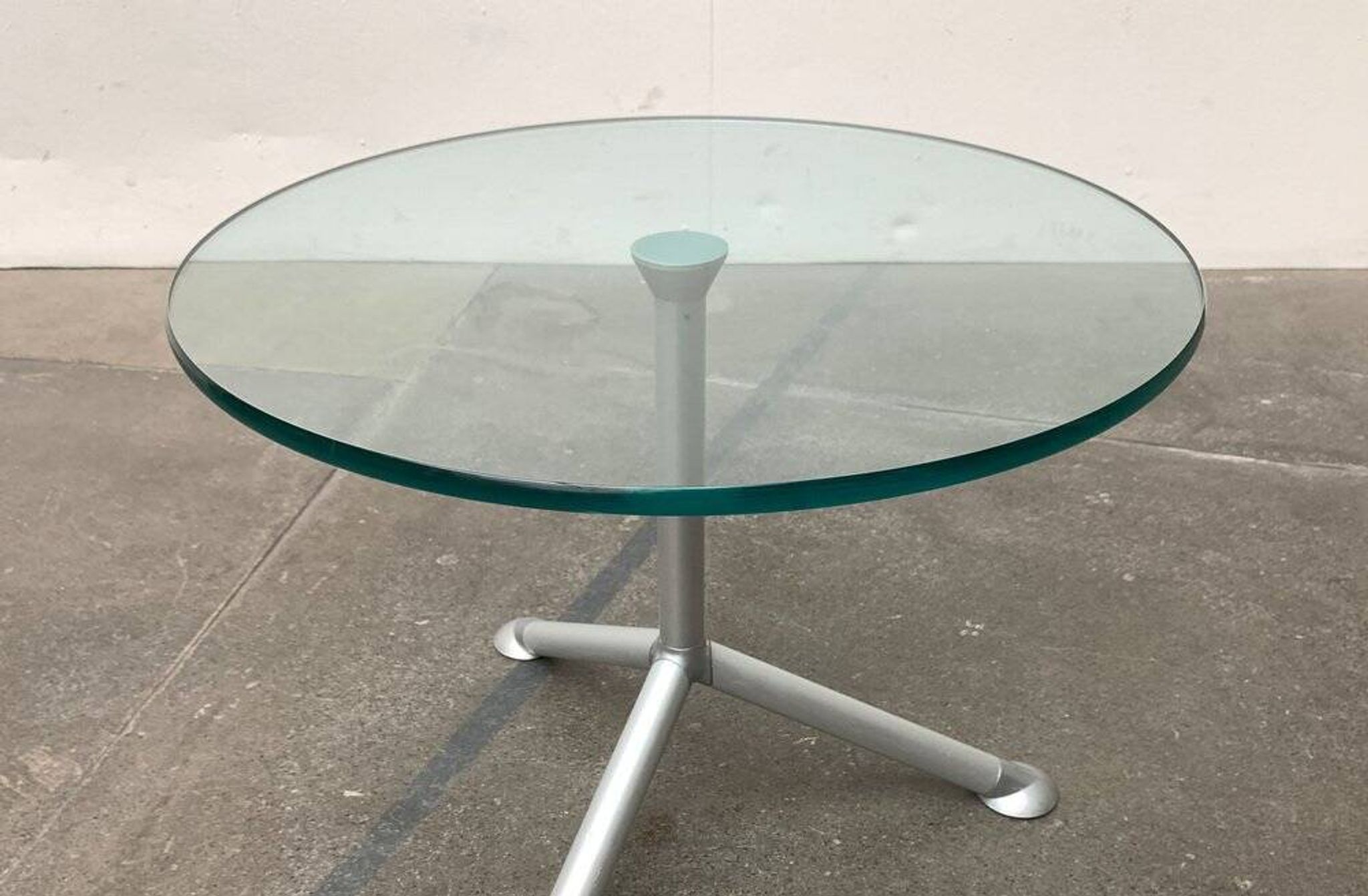 Postmodern Italian side table from the Help series in glass by Paolo Bistacchi for Albed, Milan.