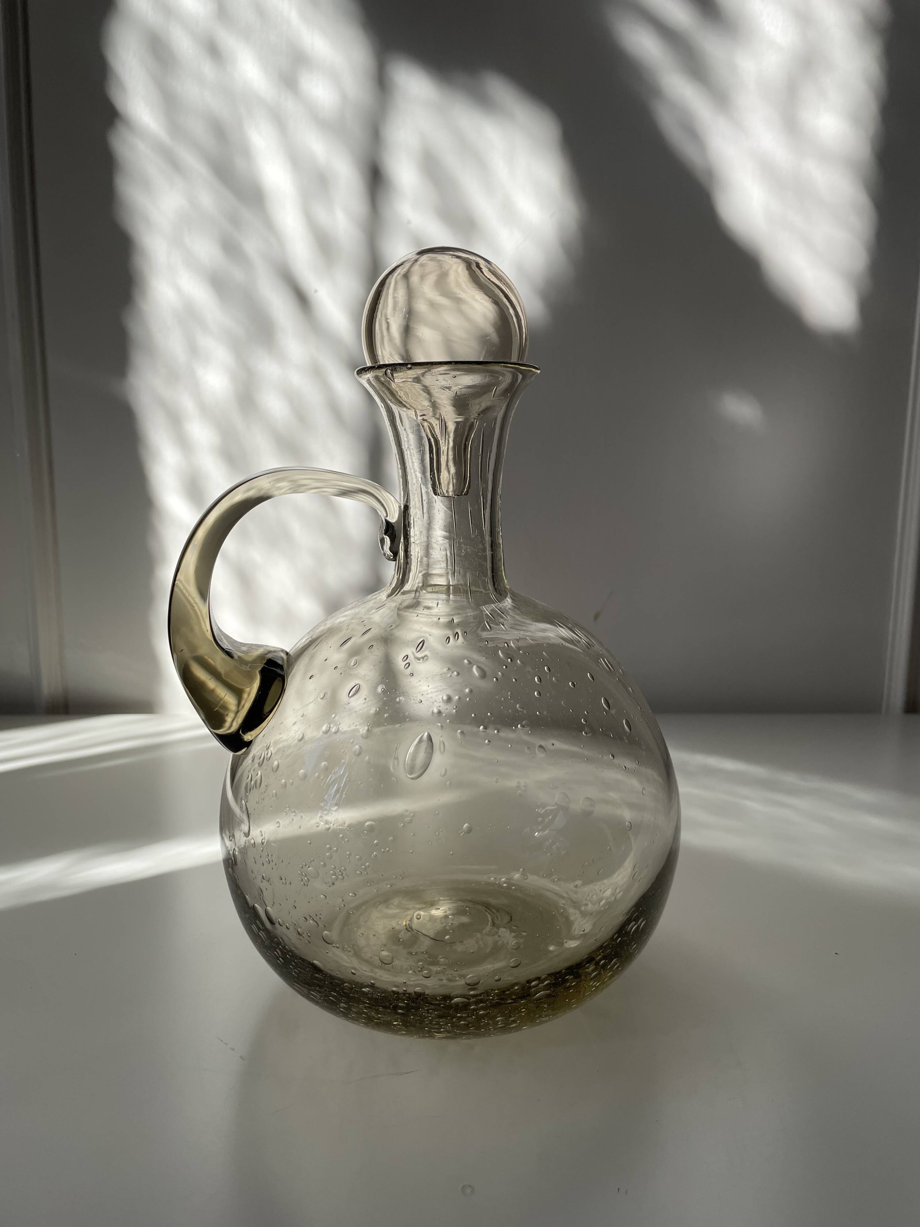 Bubble glass carafe