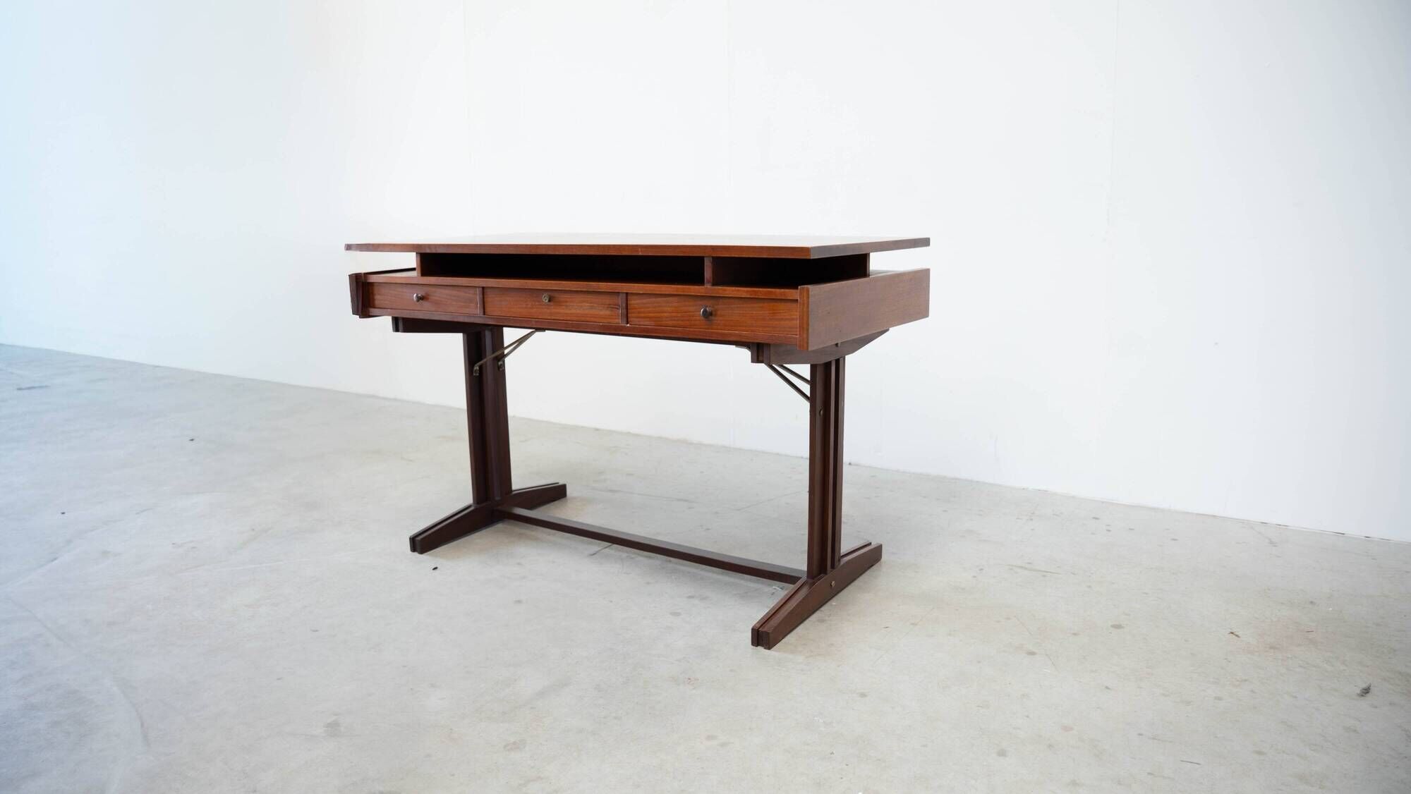 Sculptural free standing Italian desk
