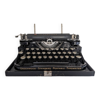 Underwood bank 3 portable typewriter