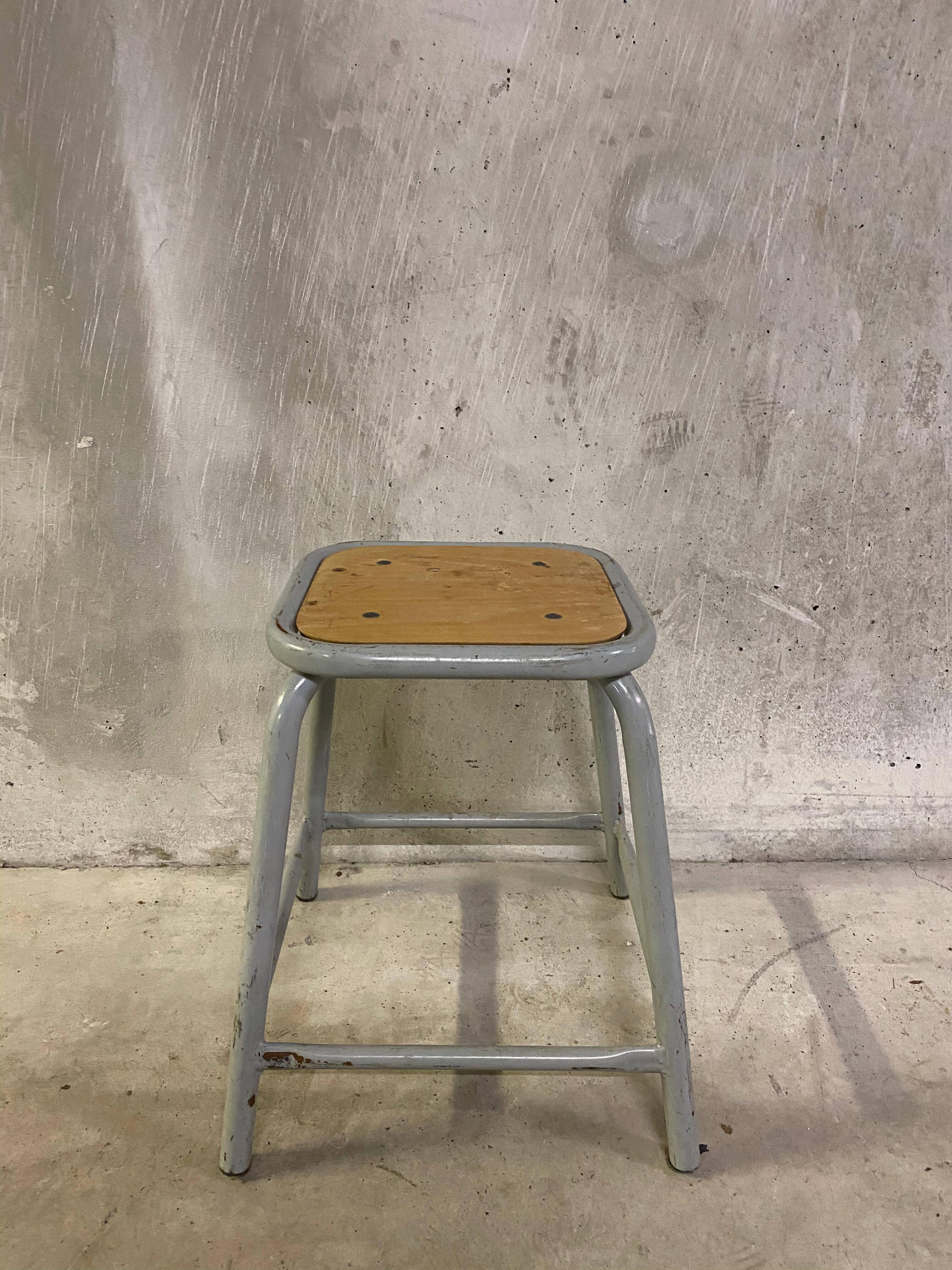 School tabouret