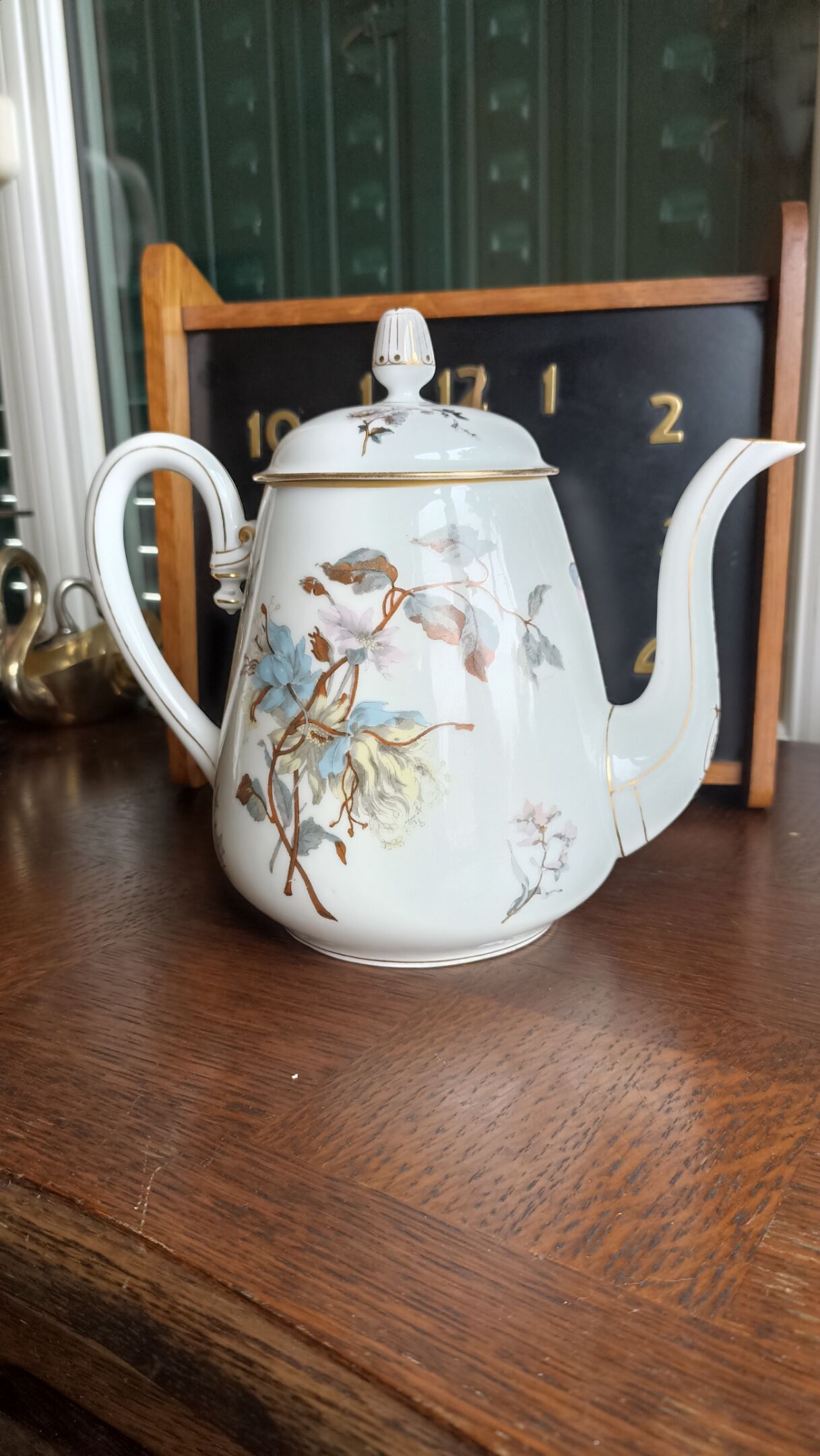 Paris porcelain pourer, Vermont Brothers of the nineteenth century