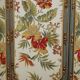 Paravent de Style Louis XV à trois feuille en bois mouluré et tissus brodé
