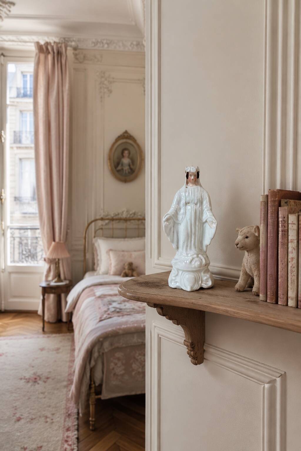 Vierge en porcelaine