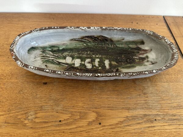 Plat unique en céramique artisanale décor poisson - signé Albert Thiry
