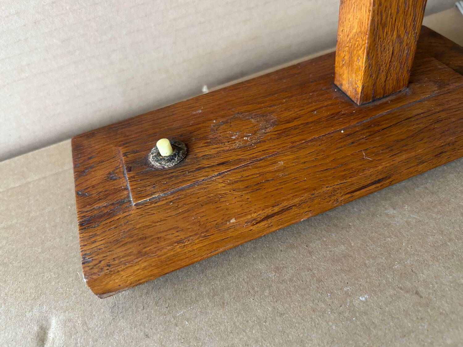 Petite lampe à poser en bois