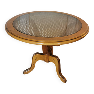 Round coffee table