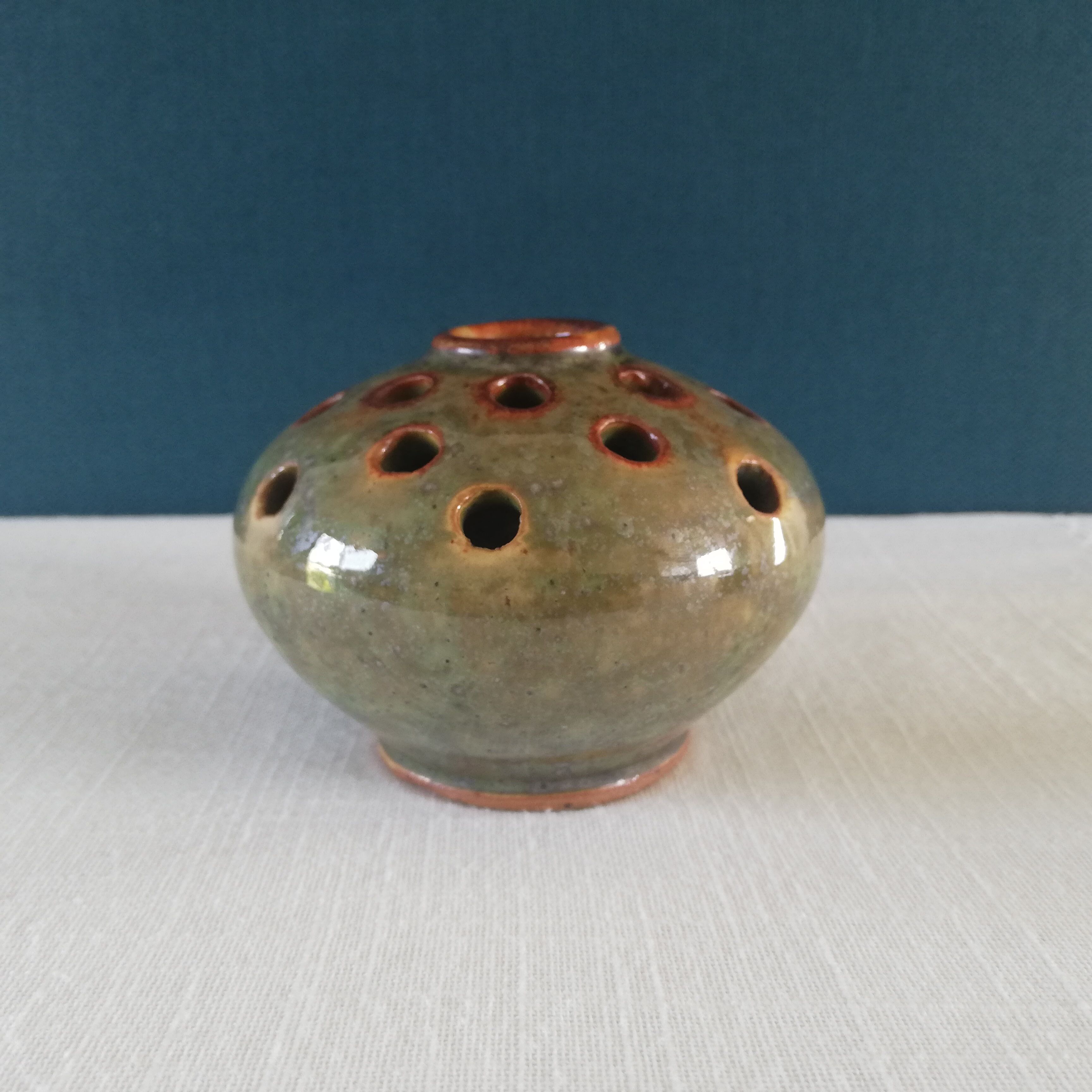 Vase stings flowers