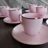 Tasses et soucoupes rose poudré