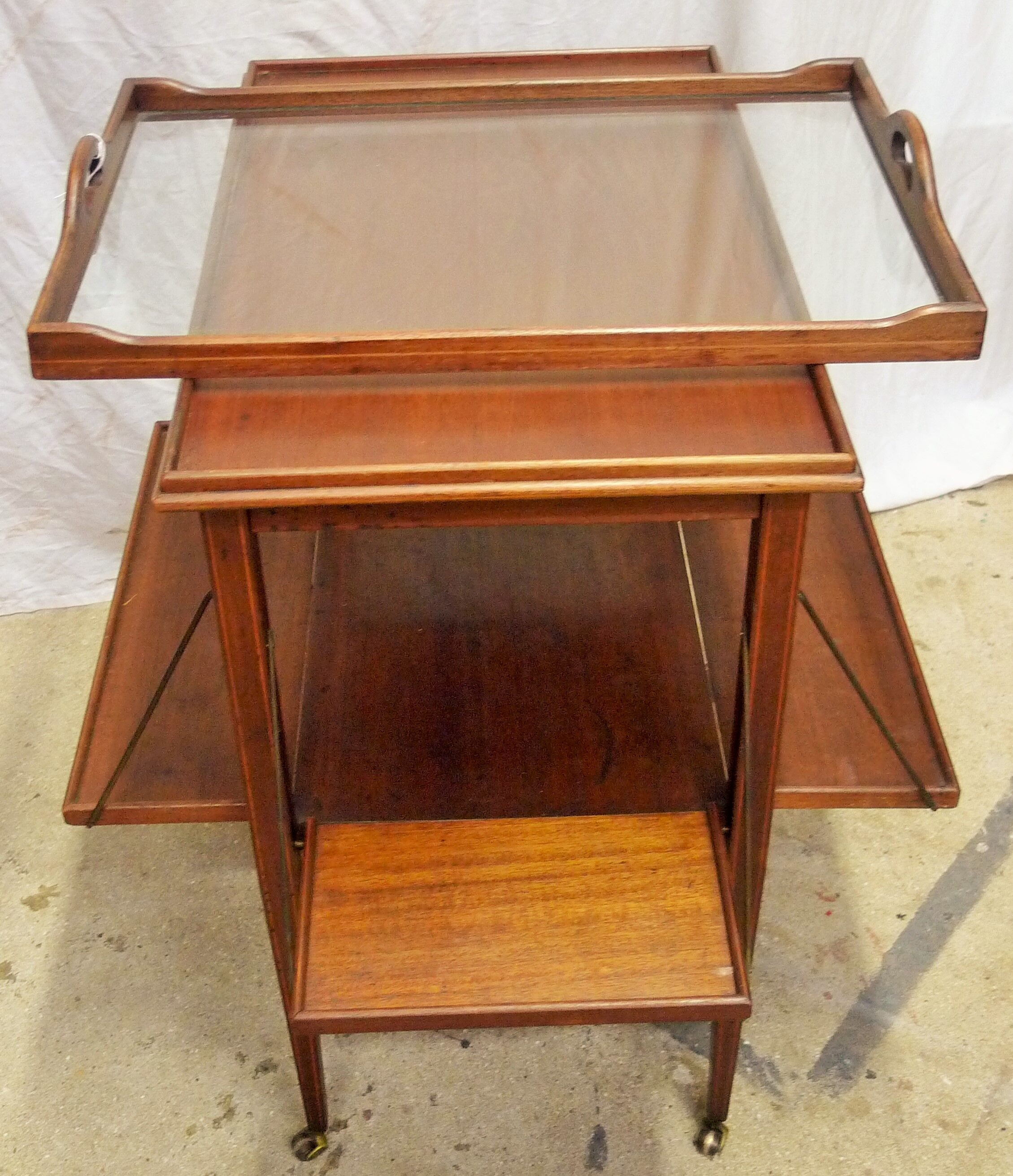 Rolling tea table with its glass tray