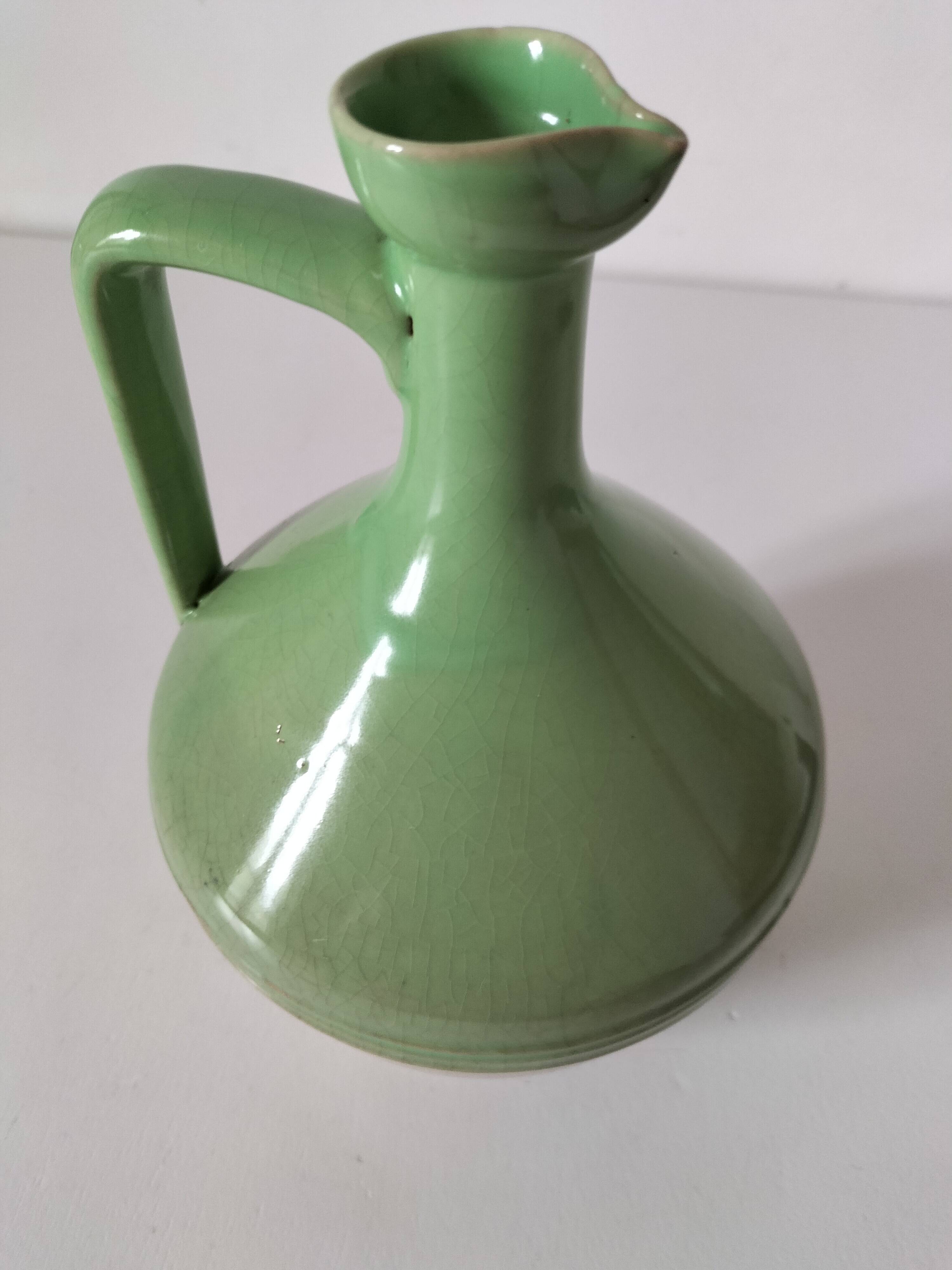 Cruche en terre vernissée verte artisanale vintage