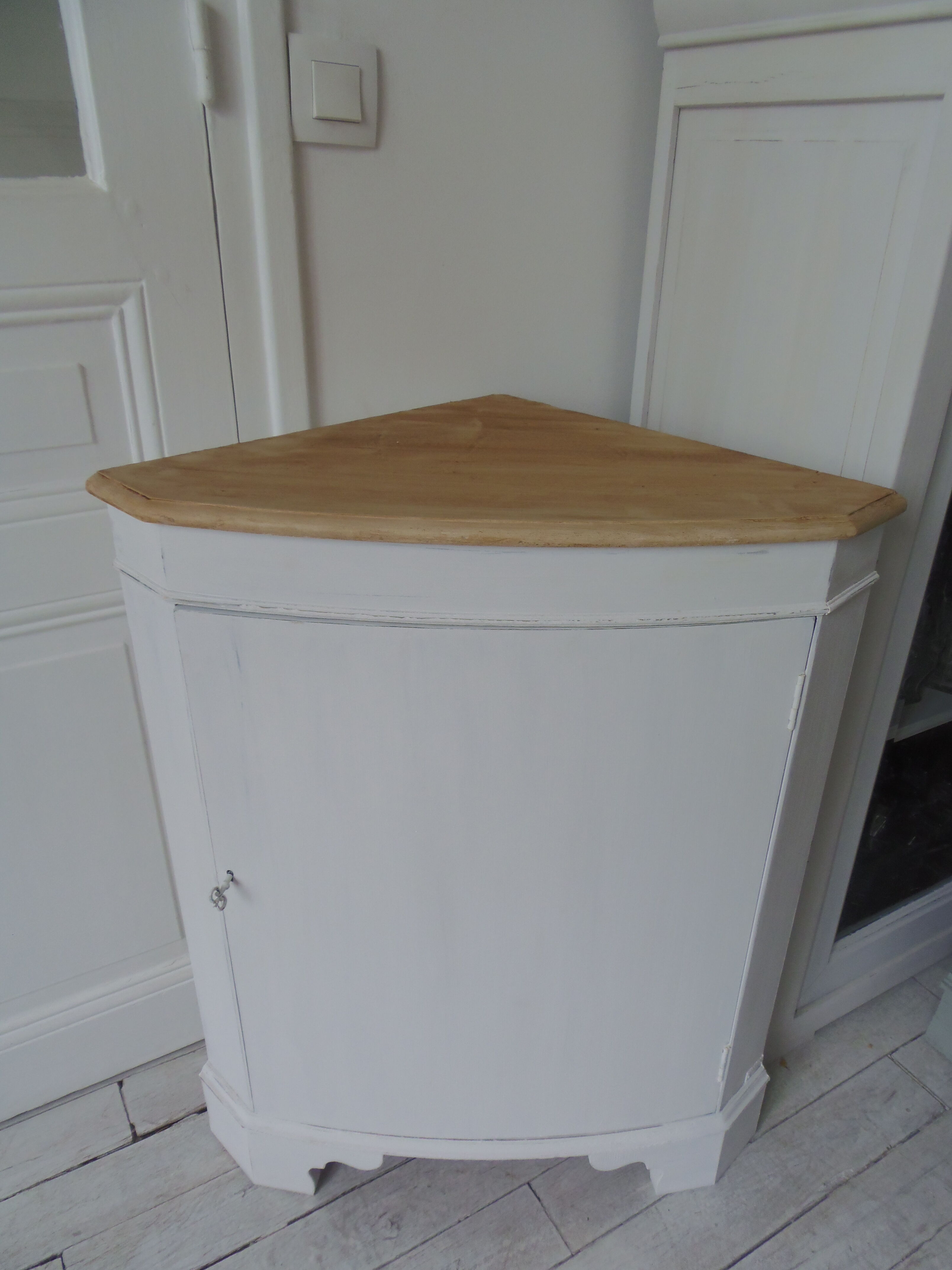 Vintage neckline patinated pearl gray waxed finish, top waxed finish light oak