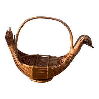 Zoomorphic wicker basket bird