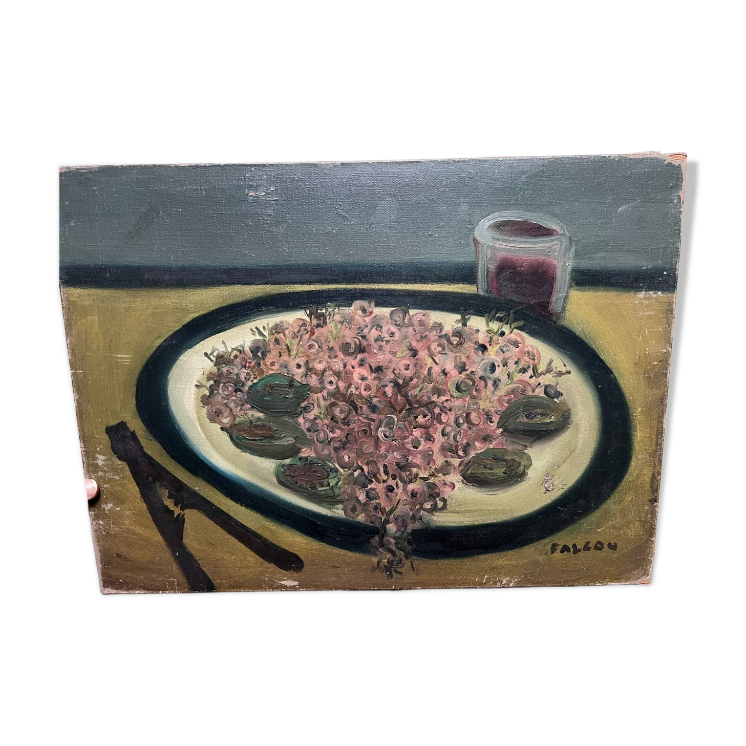 Peinture nature morte assiette de fleurs et verre à vin