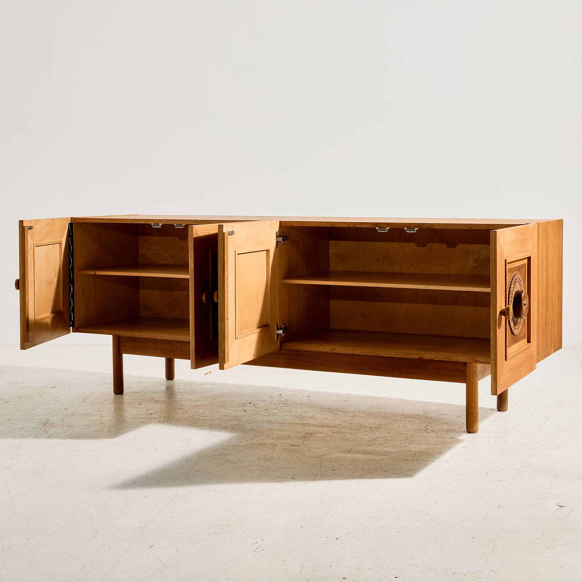 Enfilade Mózer by the Hungarian Applied Arts Society