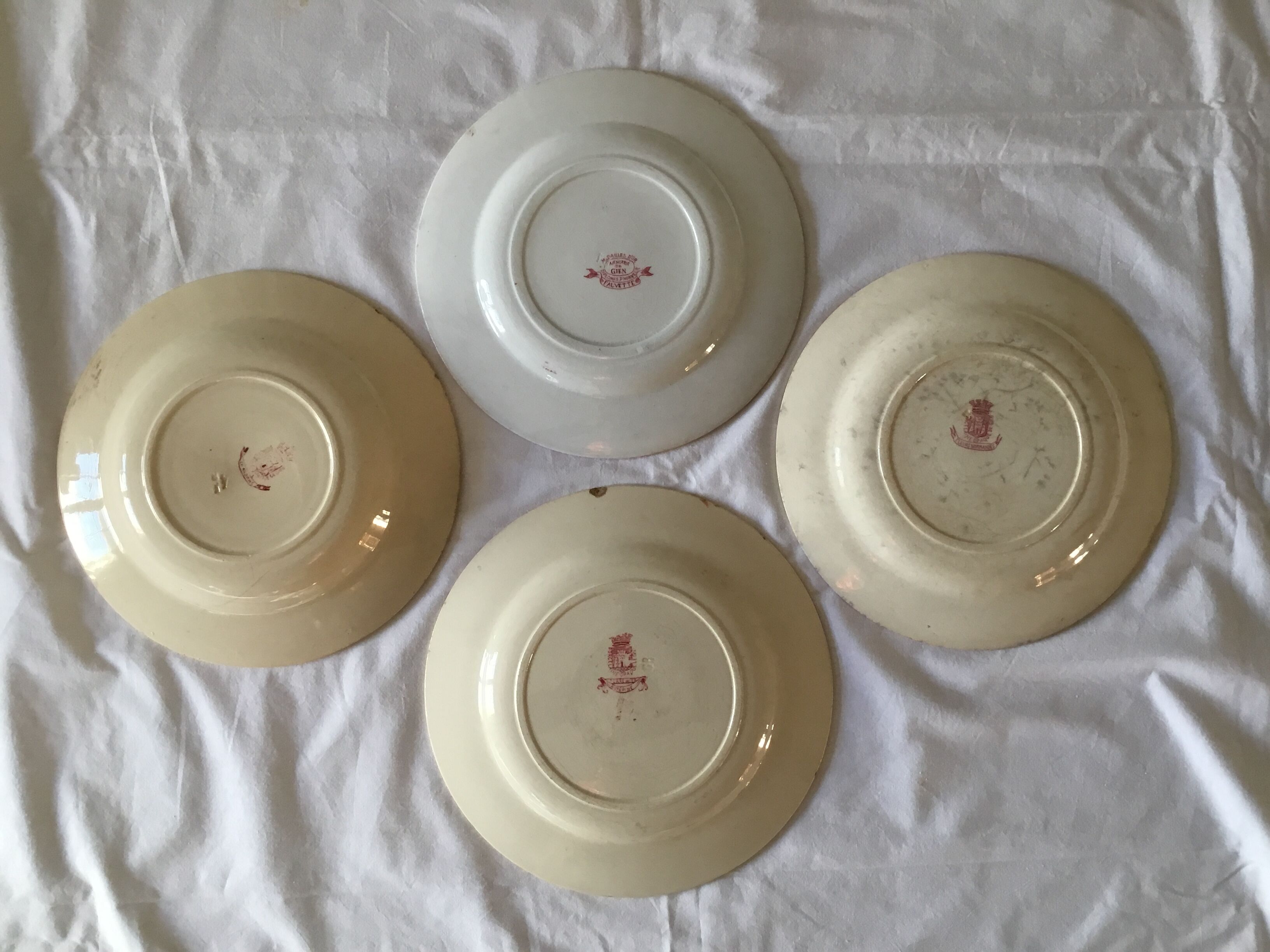4 gien earthenware plates