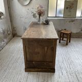 Central island trading counter in walnut