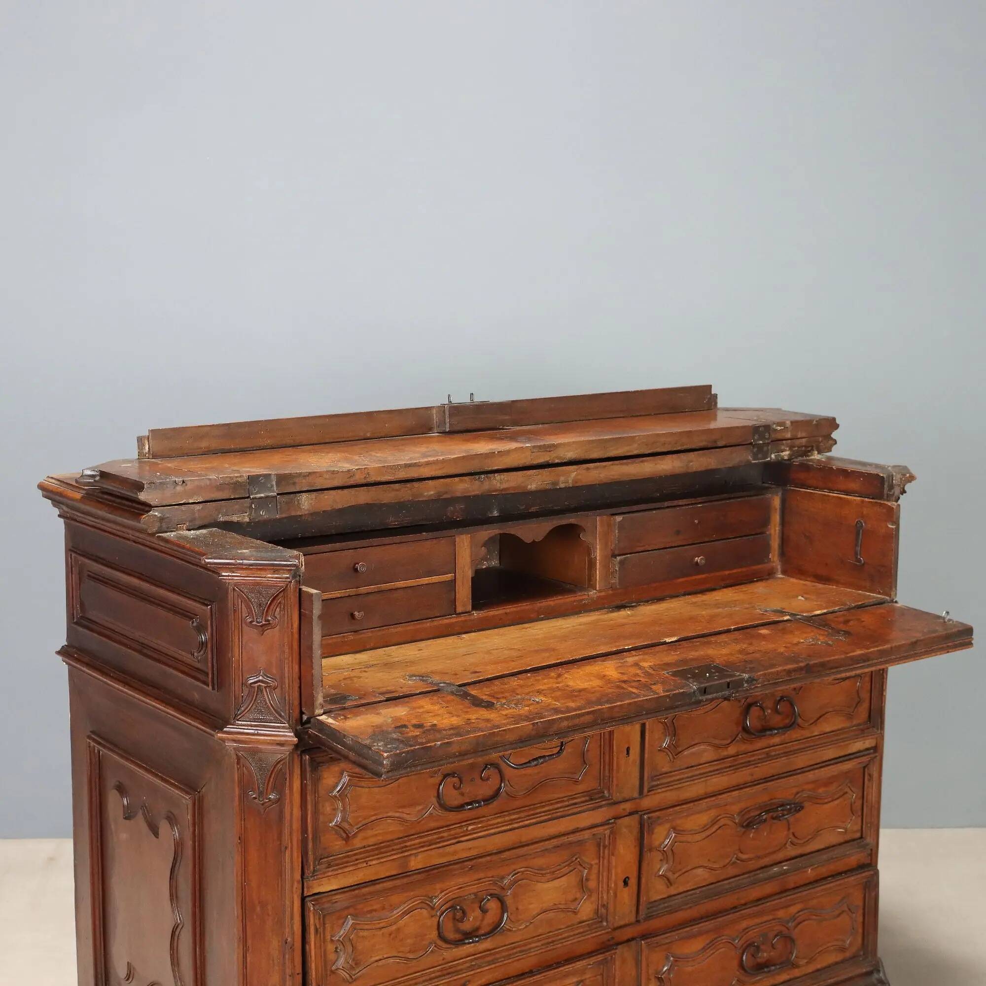 Antique baroque walnut commode, Italy, 18th century