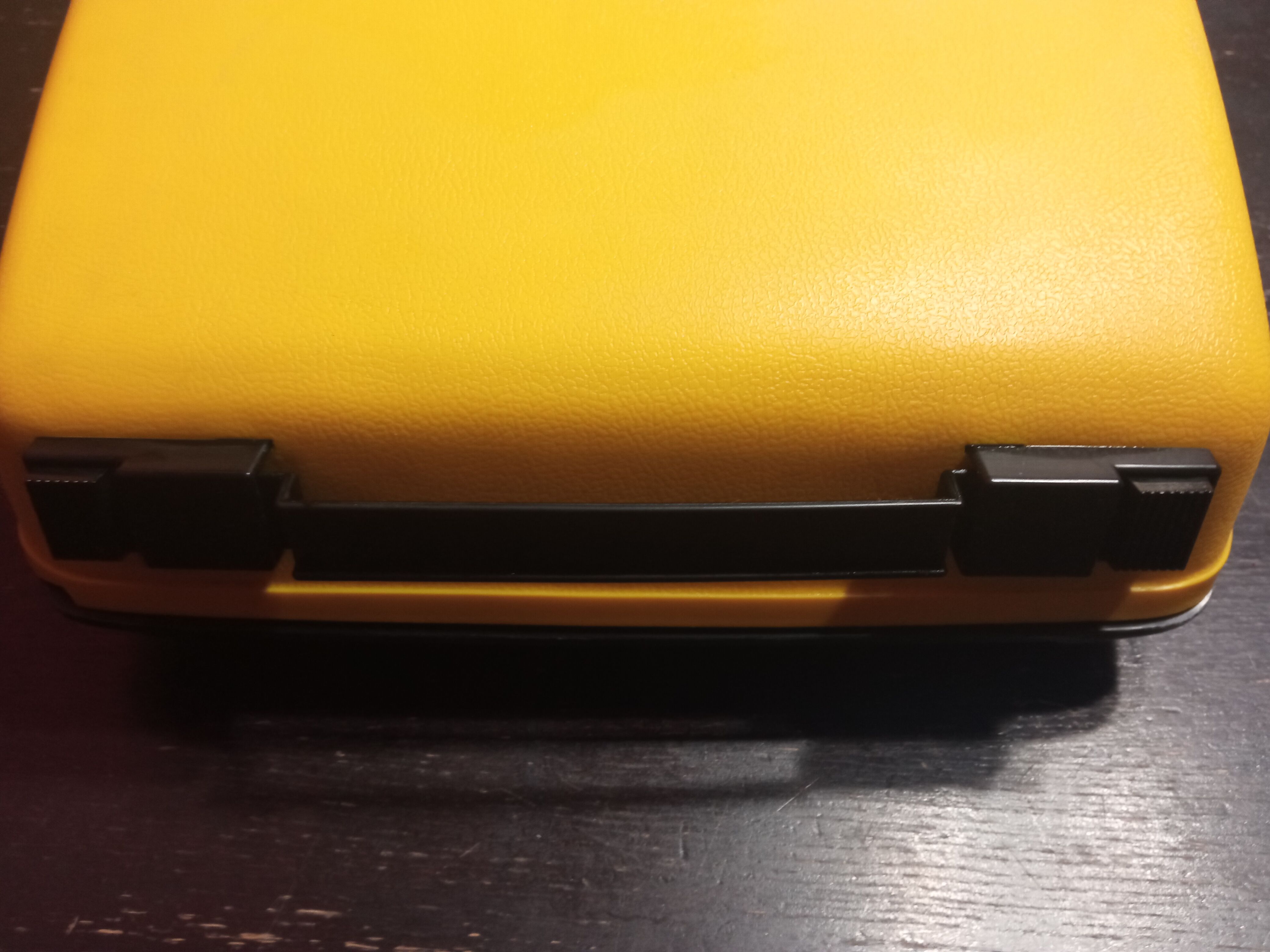 Typewriter remington riviera Sperry Rand Riviera Yellow