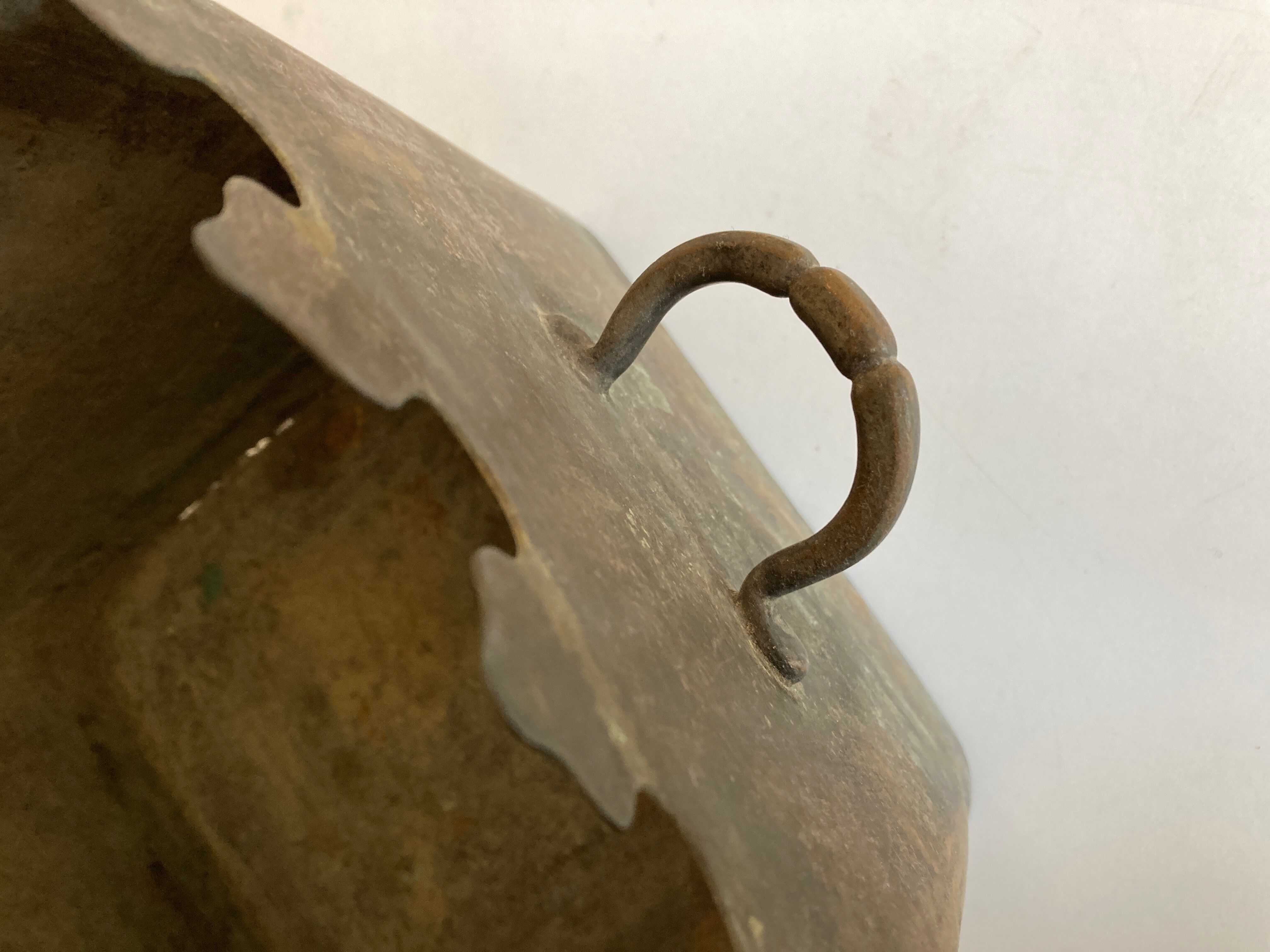 Pot cover 19th in zinc patina of origin