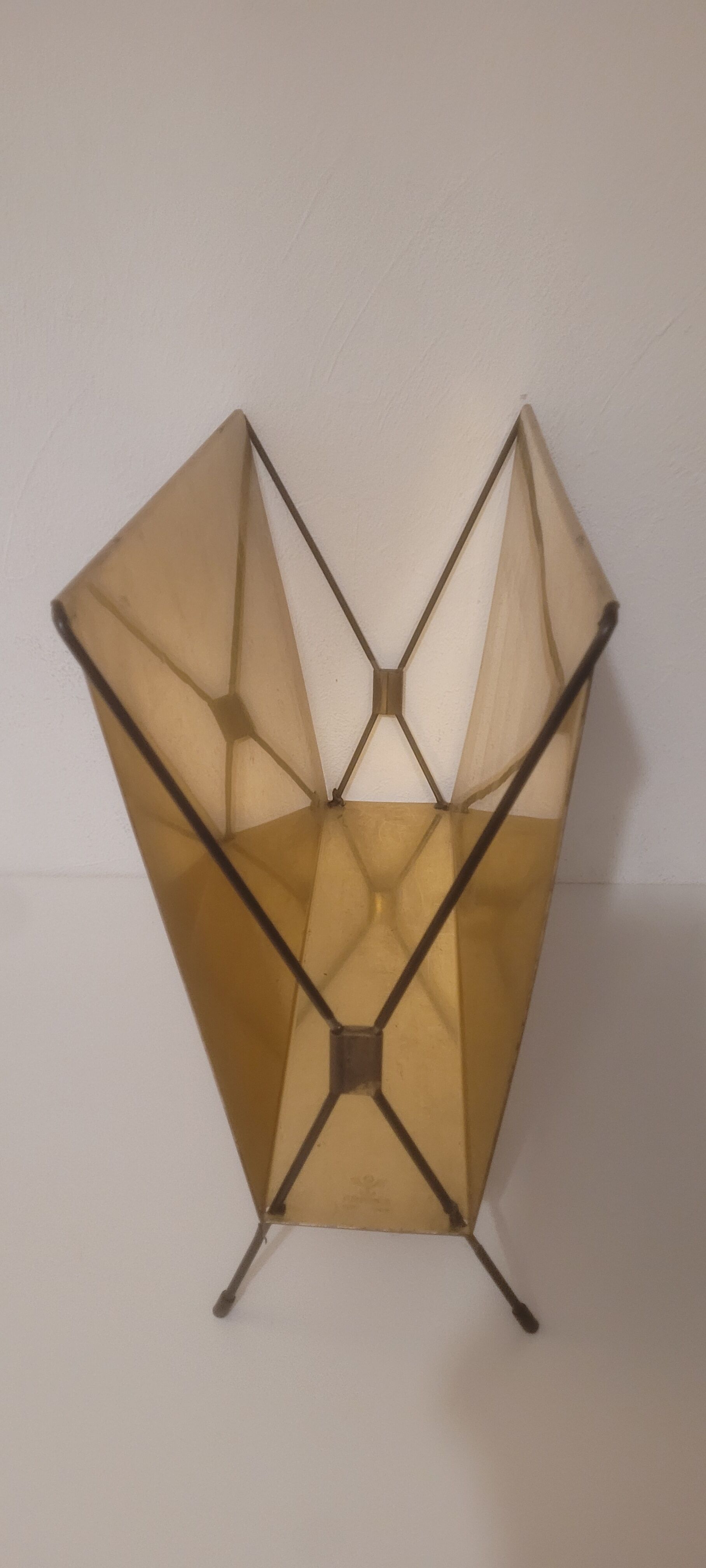 Porte magazine vintage impression bois et laiton