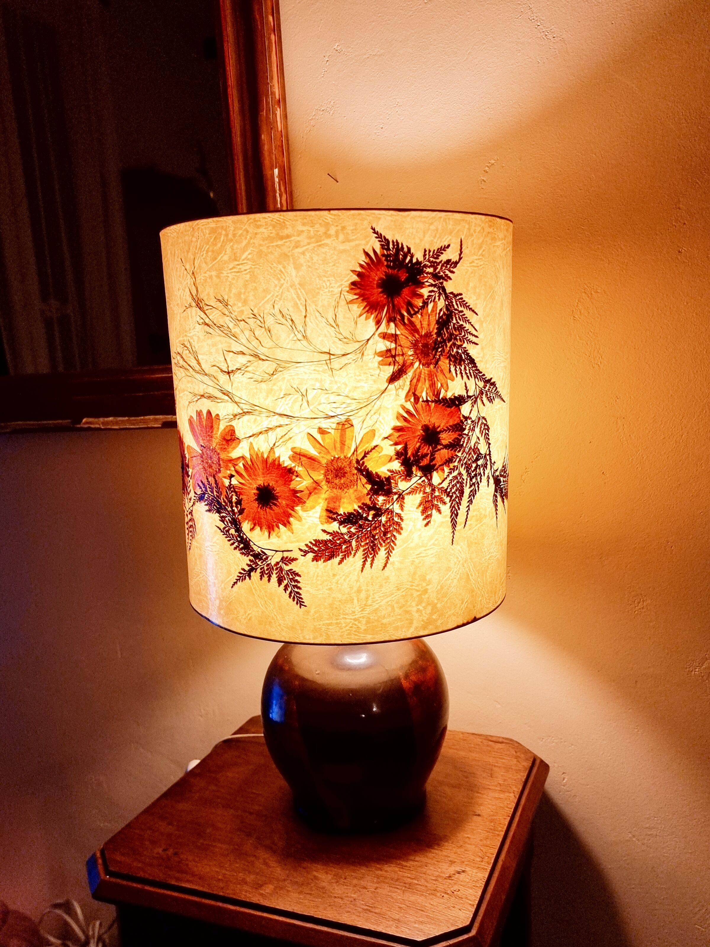 Lampe vintage, abat-jour herbier pied en grès marron