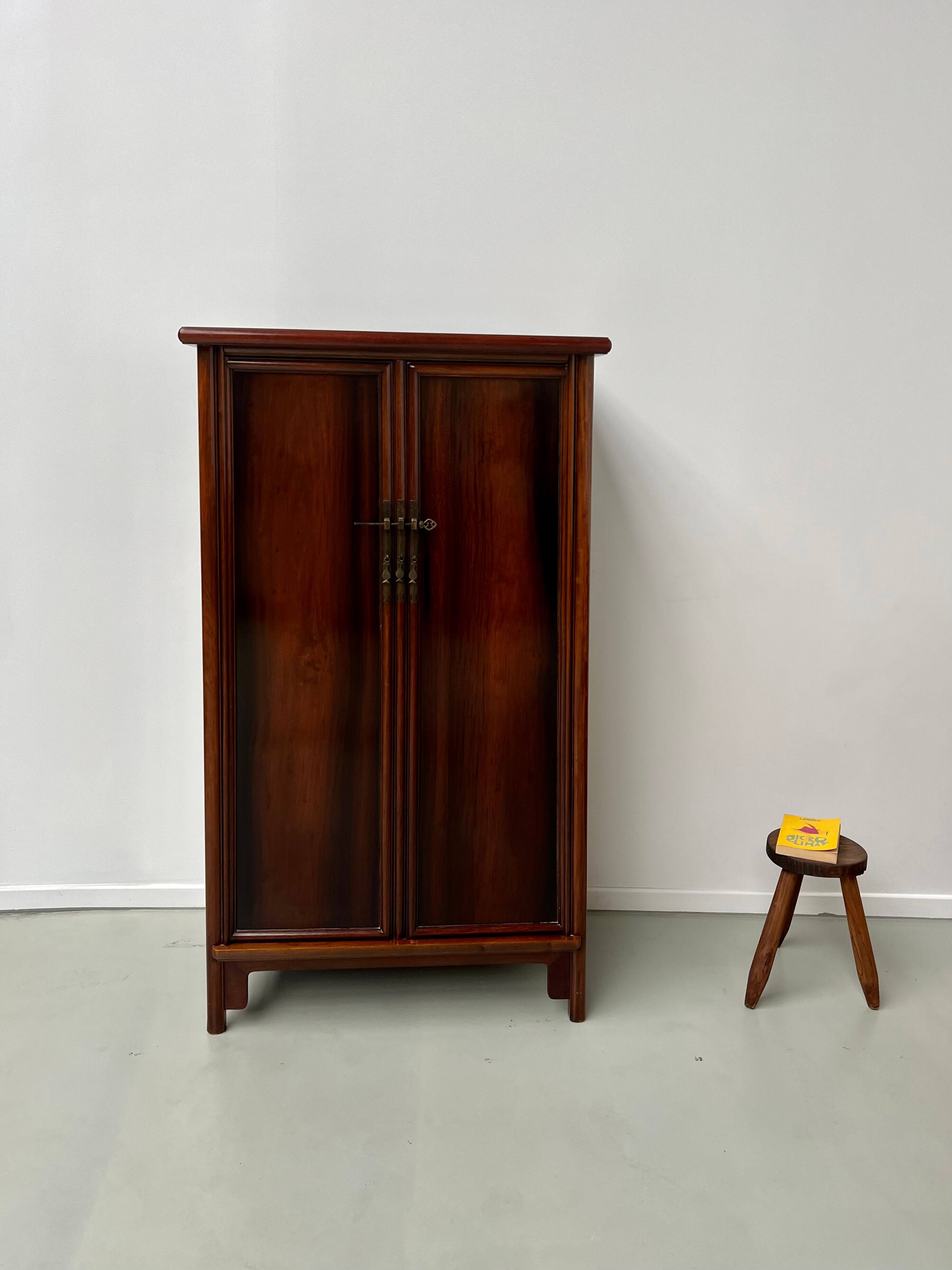 Chinese trapezoidal roller cabinet, made of rosewood.