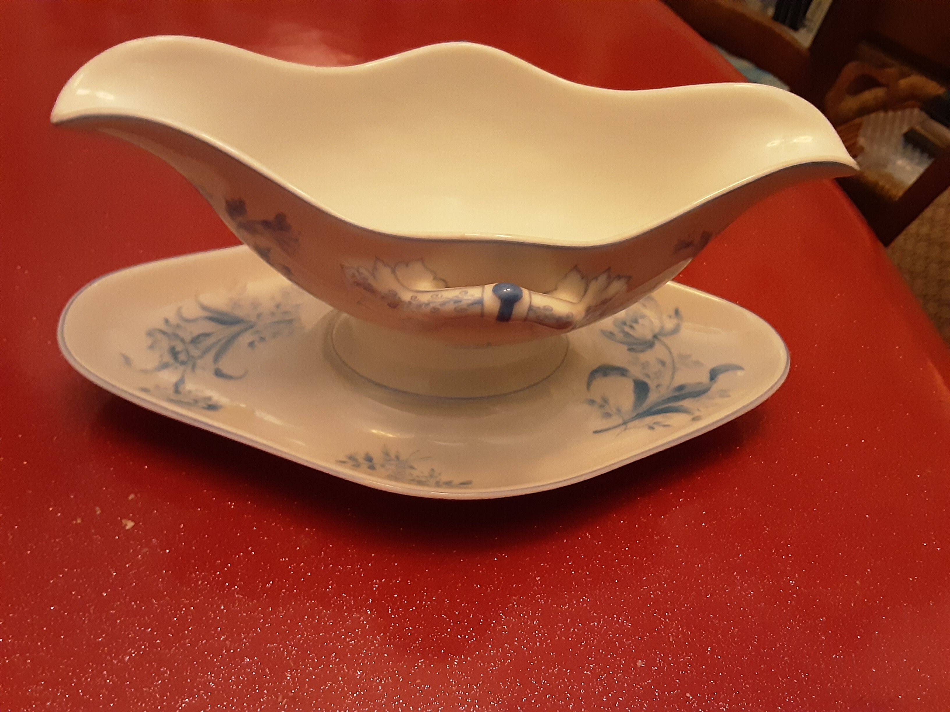 Saucière faience ancienne decor aux bleuets
