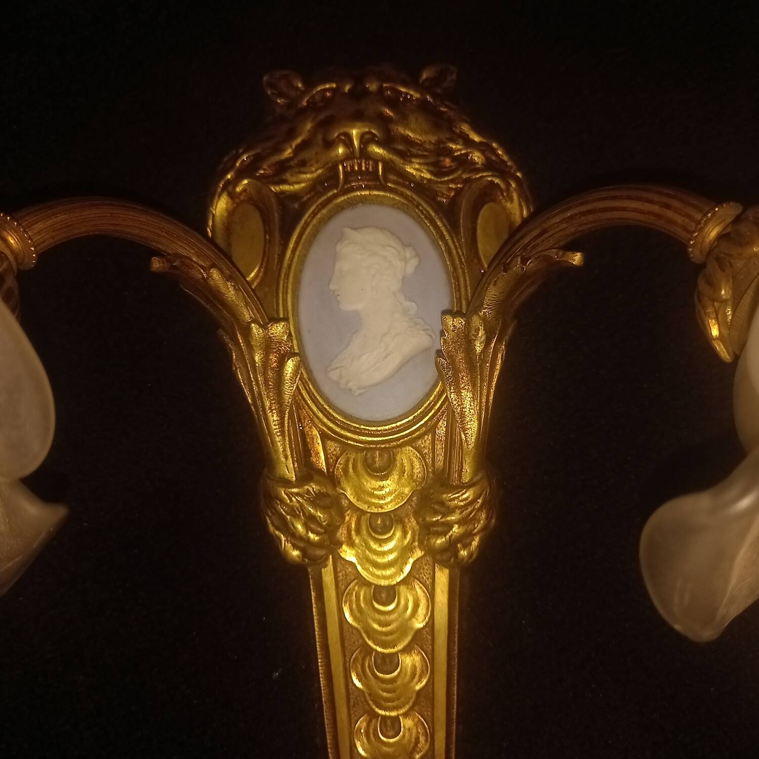 Wedgwood gilt bronze and plaque wall light, late 19th century, lion's head
