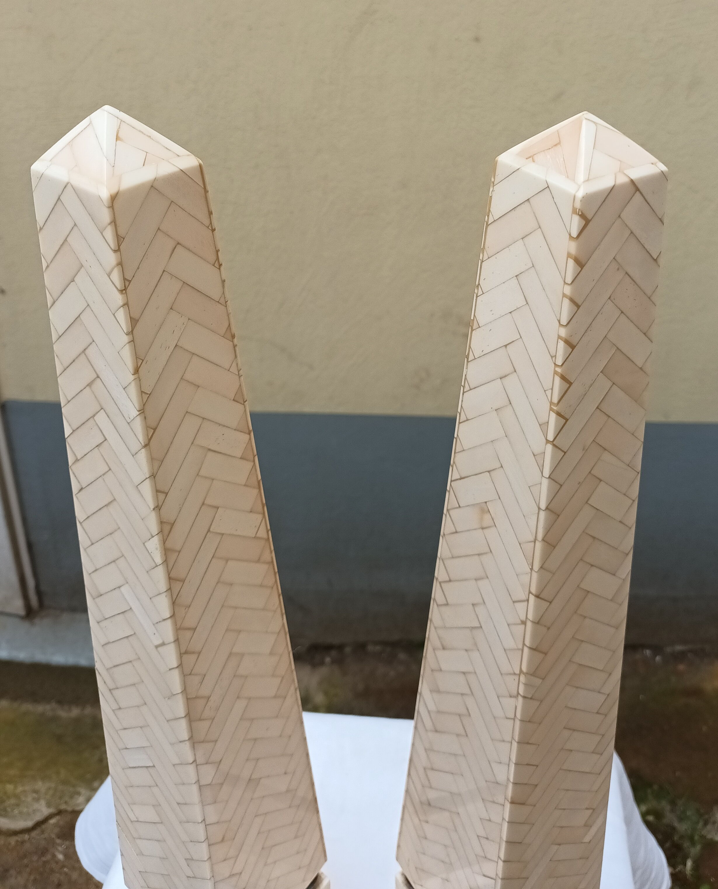 Pair of obelisk in bone marquetry, 70s